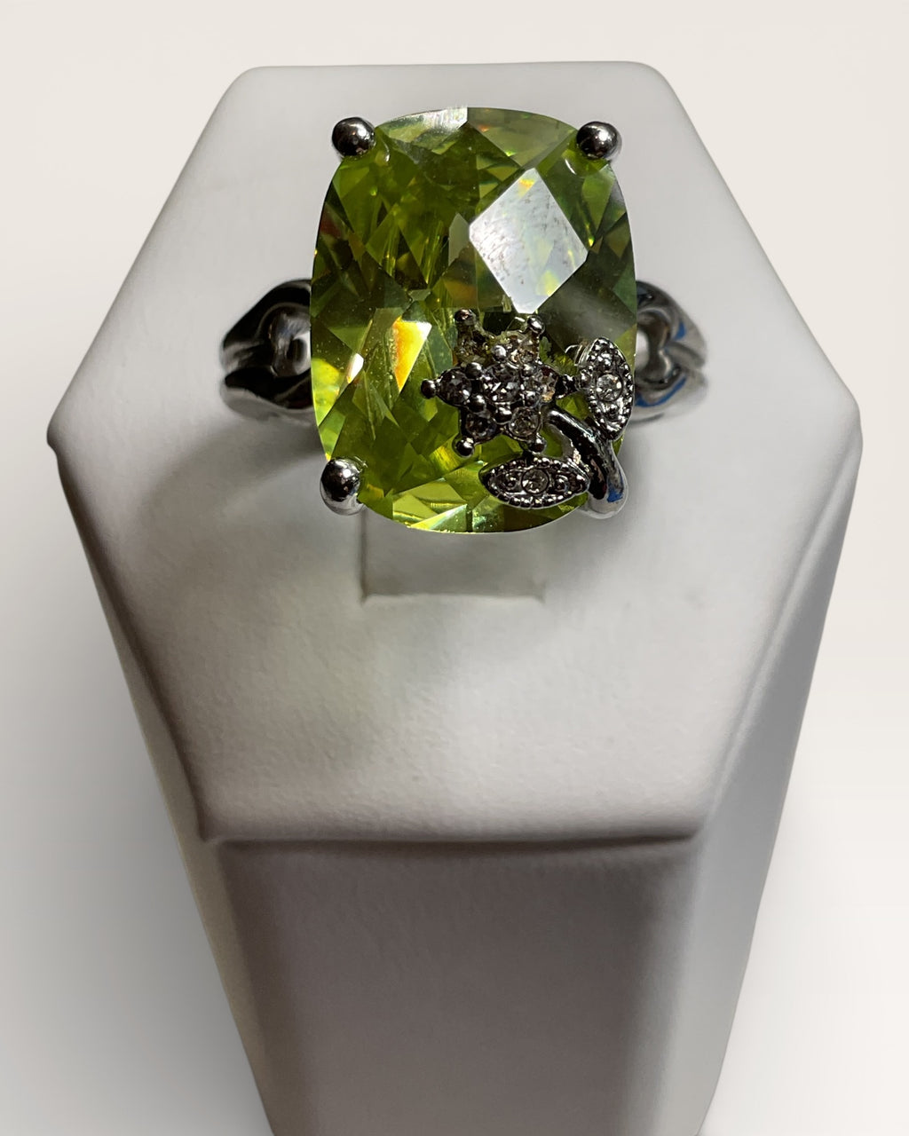 Peridot CZ  Ring - Estate Sale (Great Condition)