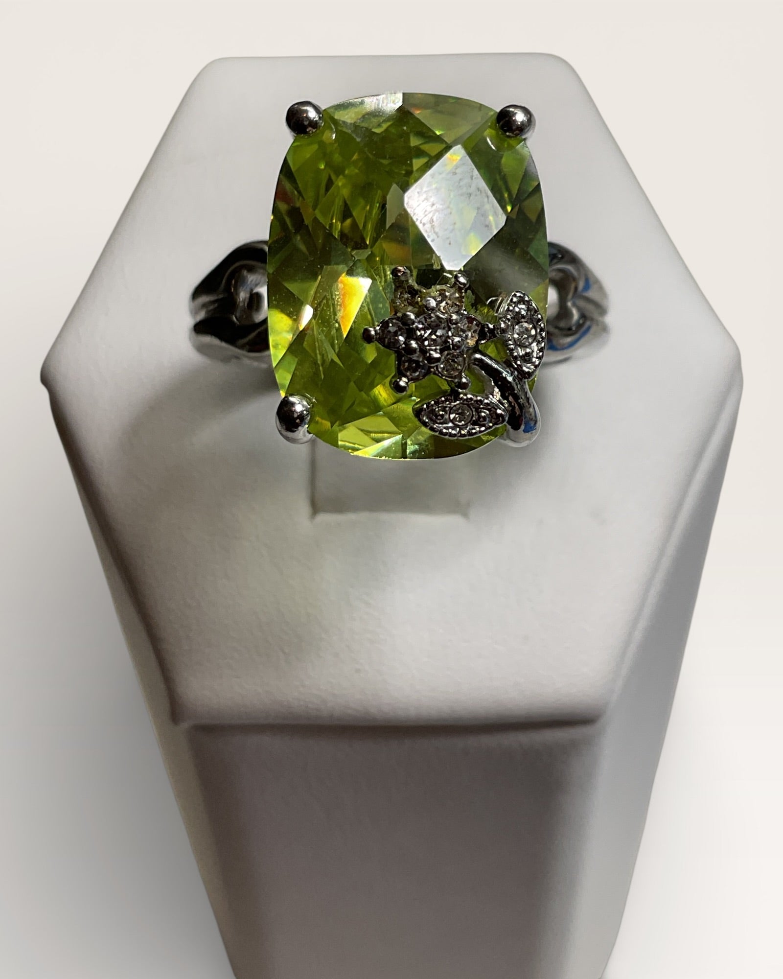 Peridot CZ  Ring - Estate Sale (Great Condition)