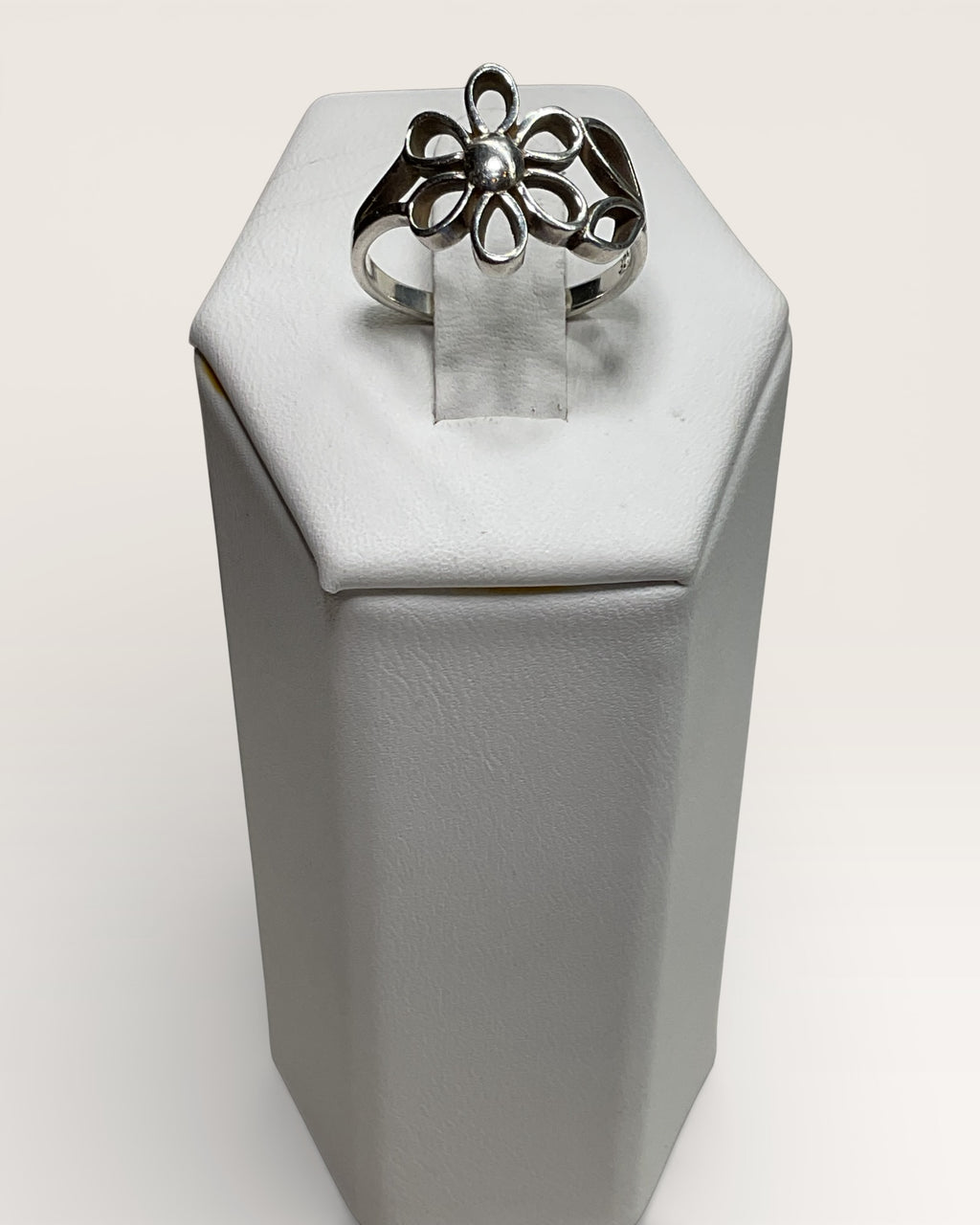 Flower Ring - Estate Sale (Great Condition)