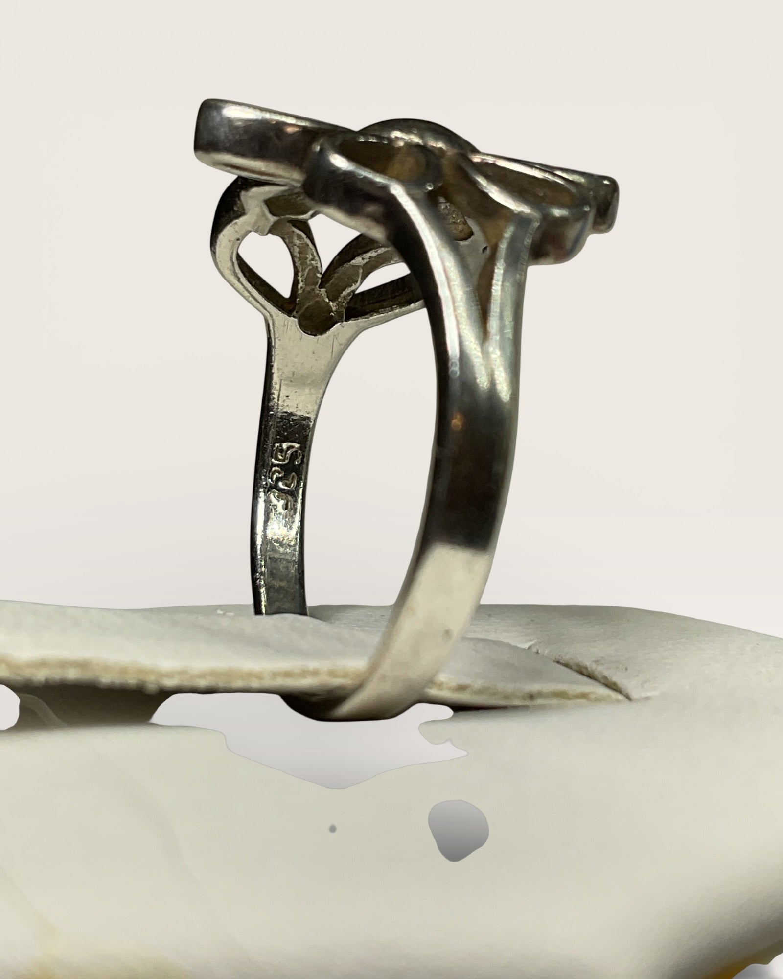 Flower Ring - Estate Sale (Great Condition)