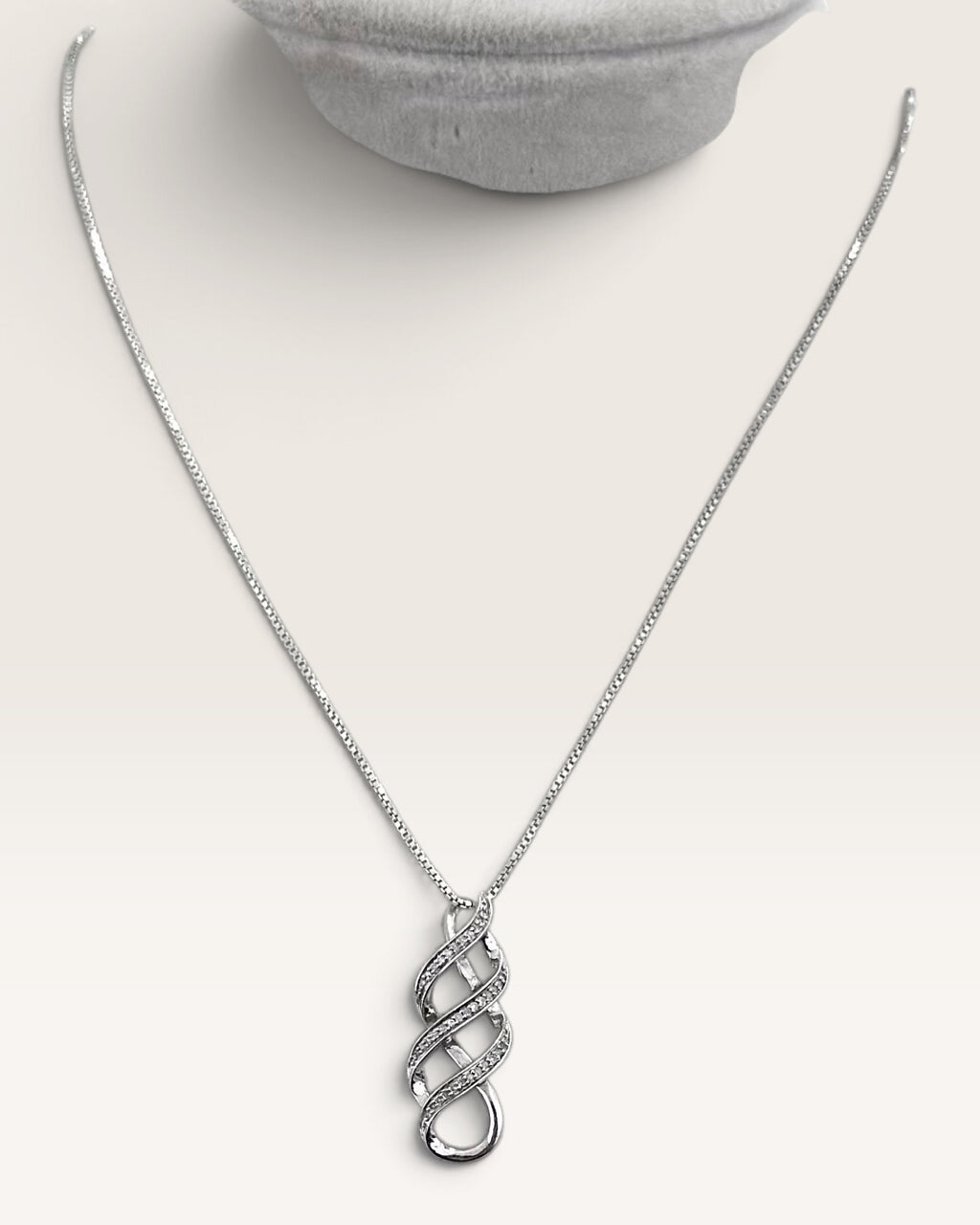 Jane Seymour Sterling Silver Diamond Twist/Infinity Ribbon 18" Pendant Necklace - Pre-Loved