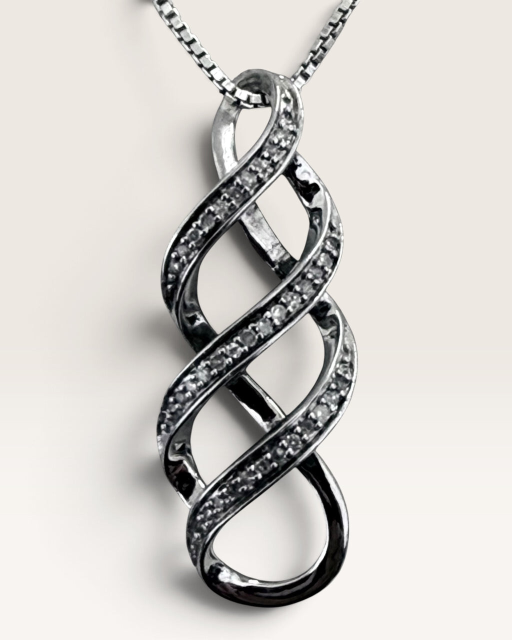 Jane Seymour Sterling Silver Diamond Twist/Infinity Ribbon 18" Pendant Necklace - Pre-Loved