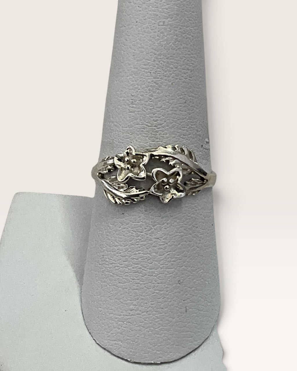 Sterling Silver Flower Ring - Pre-Loved