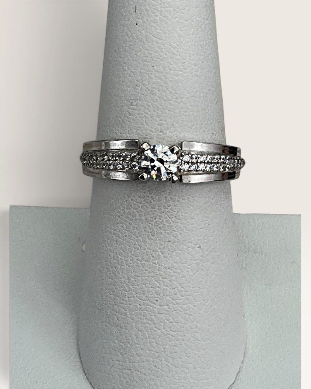 Sterling Silver Cubic Zirconia Solitaire Ring - Pre-Loved