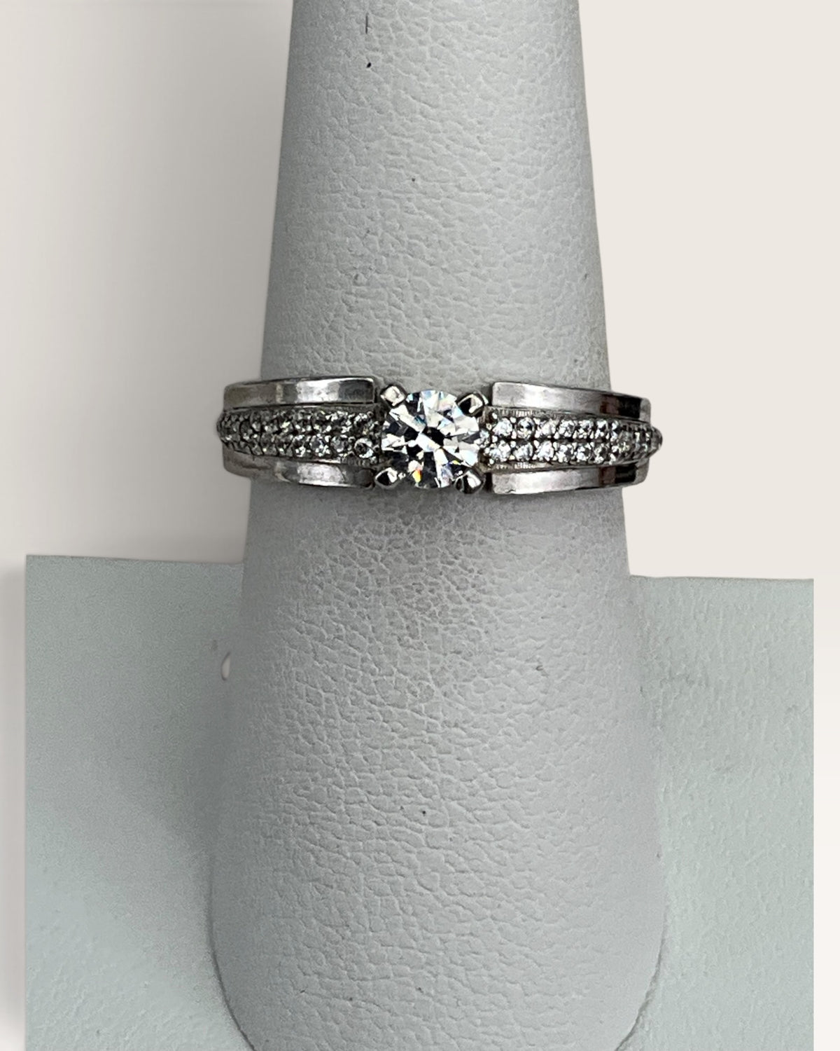 Sterling Silver Cubic Zirconia Solitaire Ring - Pre-Loved