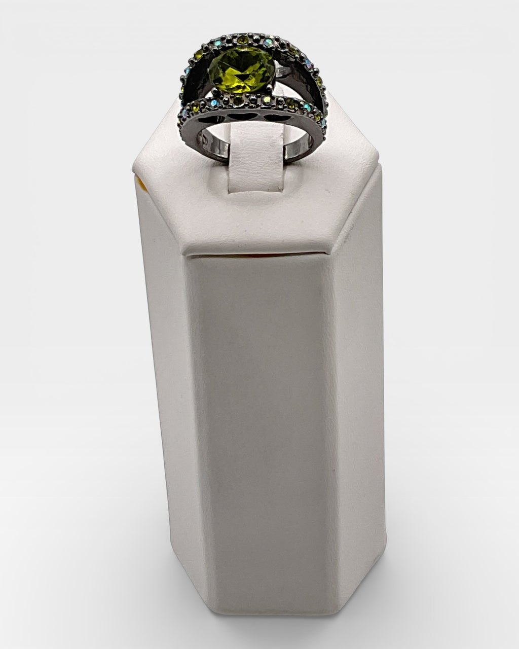 Premier Designs Napoli Faux Peridot Ring - Estate Sale (Great Condition)