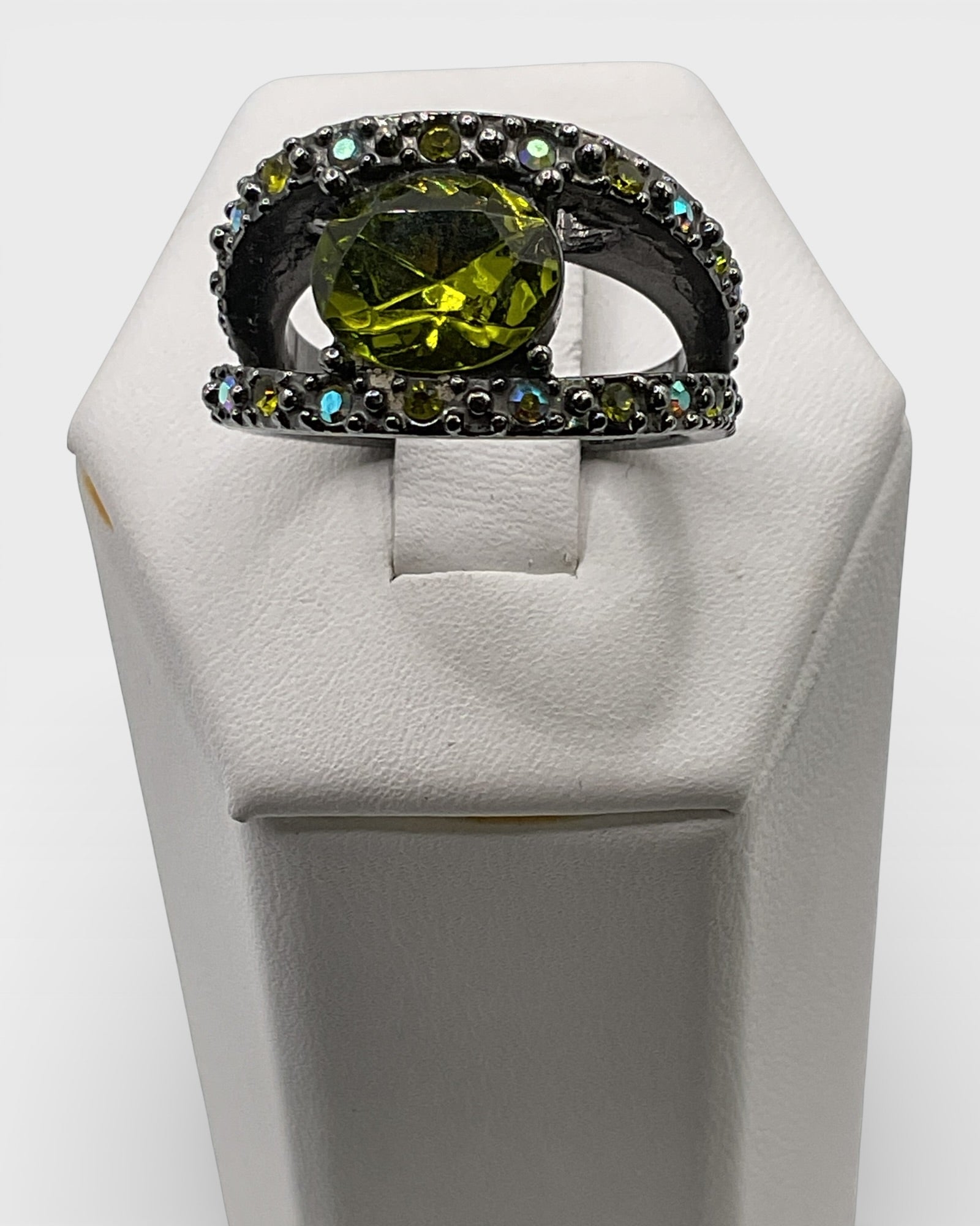 Premier Designs Napoli Faux Peridot Ring - Estate Sale (Great Condition)