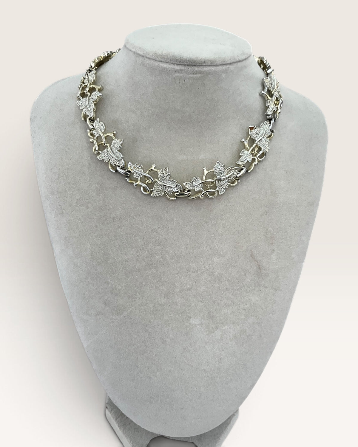 1958 Vintage Sarah Coventry Fancy Leaf Chocker - Pre-Loved
