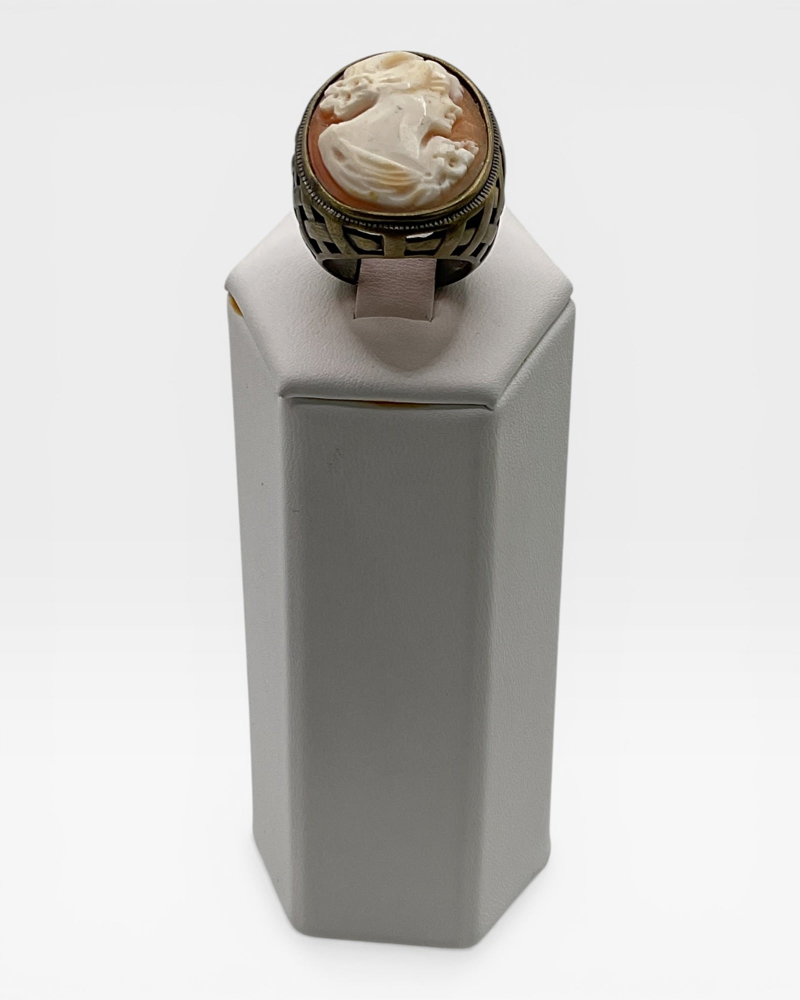 Vintage Cameo Ring - Estate Sale - (Great Condition)