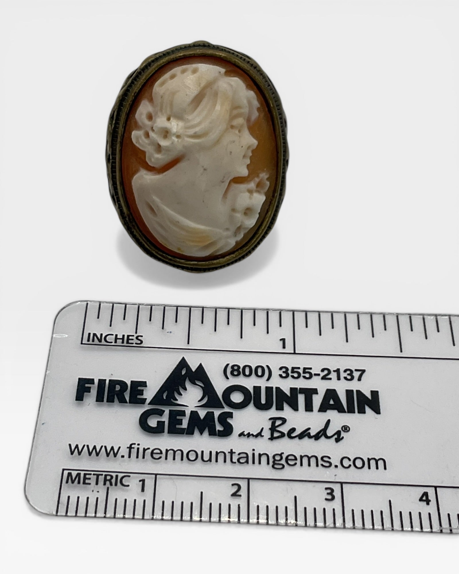 Vintage Cameo Ring - Estate Sale - (Great Condition)