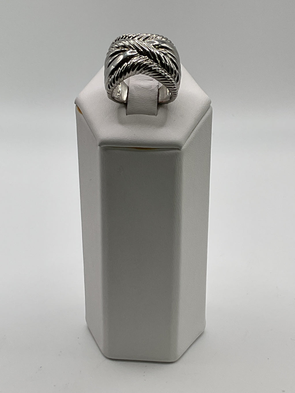 Cable Twist Designer Inspired Band Ring - Estate Sale - (Great Condition)