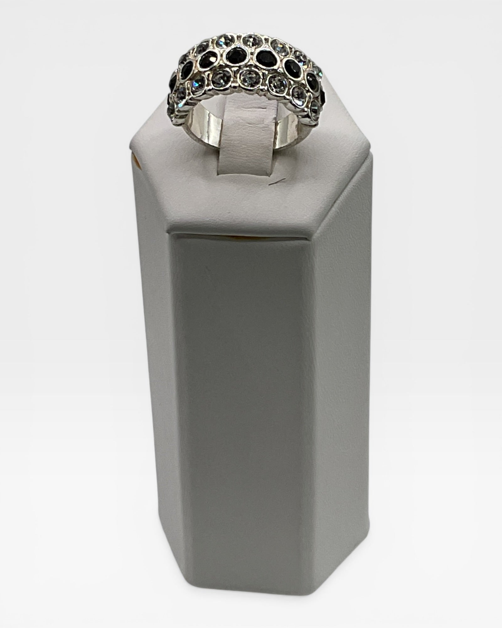 Black & Clear Crystal Band Ring - Estate Sale (Great Condition)