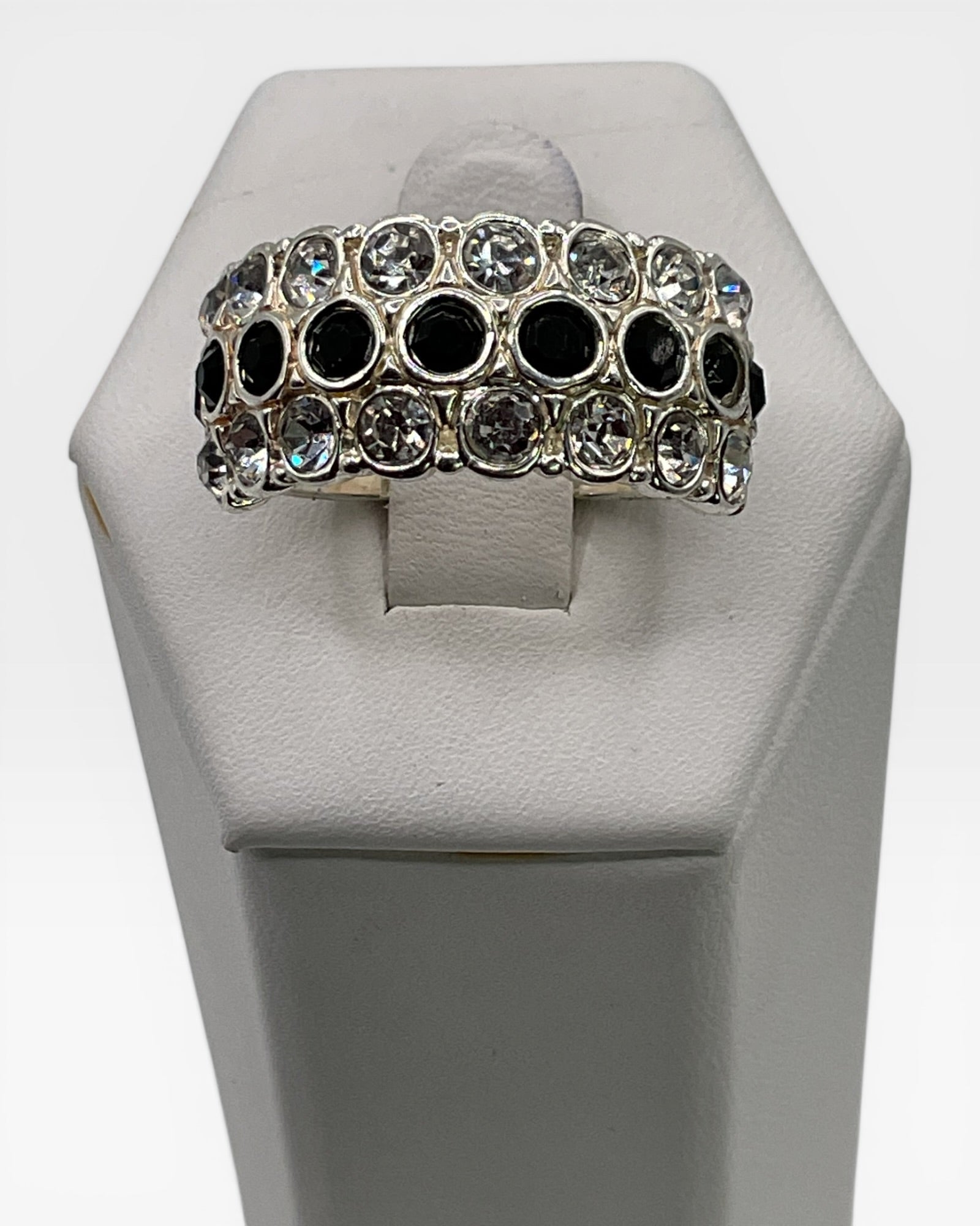 Black & Clear Crystal Band Ring - Estate Sale (Great Condition)