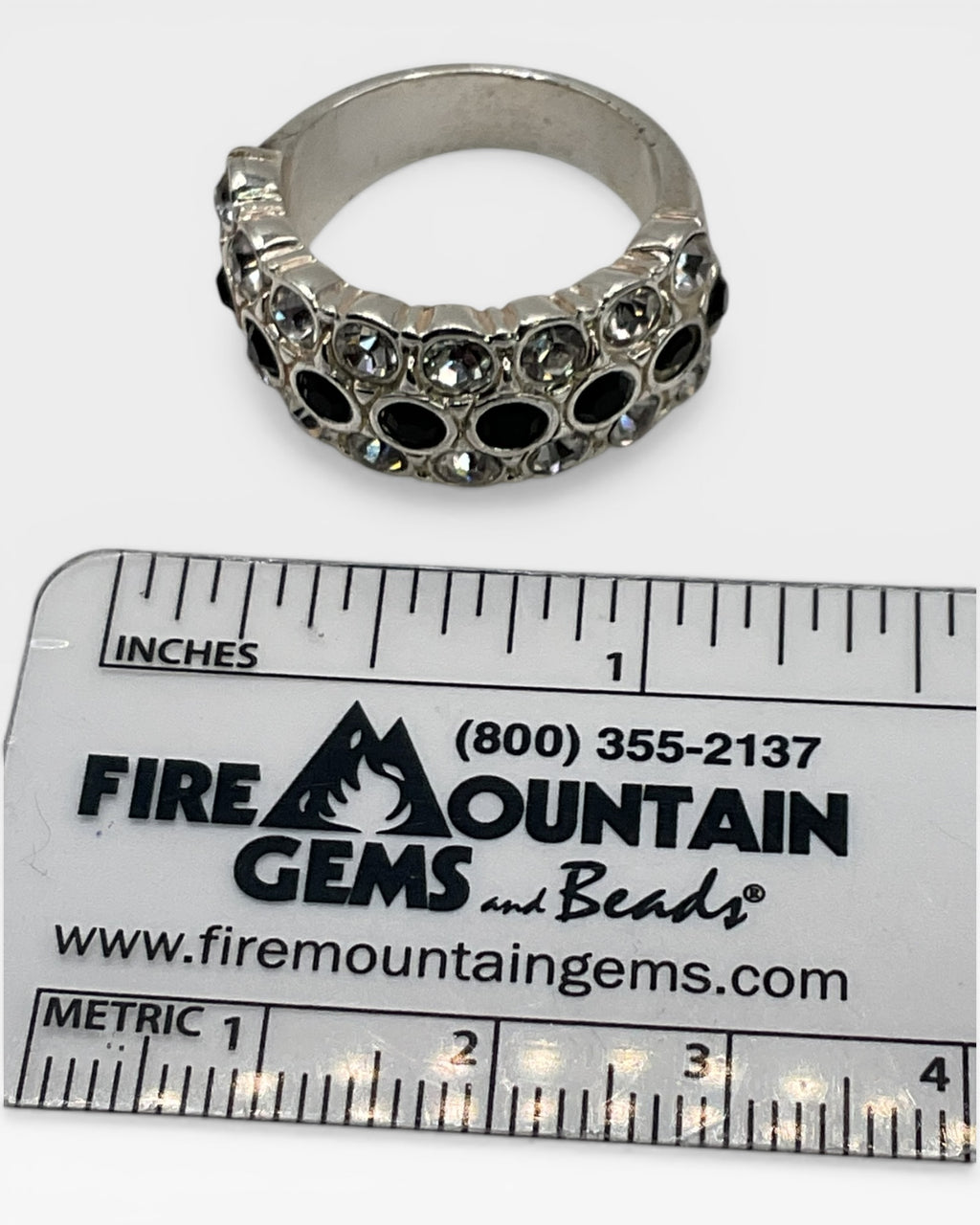 Black & Clear Crystal Band Ring - Estate Sale (Great Condition)