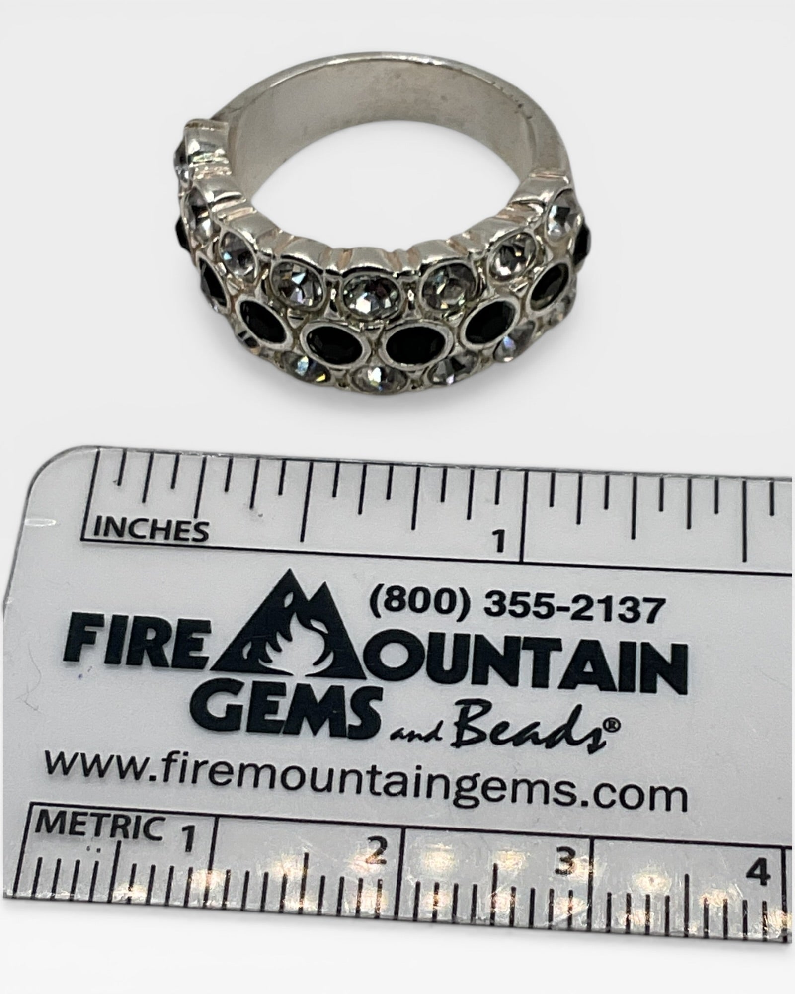 Black & Clear Crystal Band Ring - Estate Sale (Great Condition)