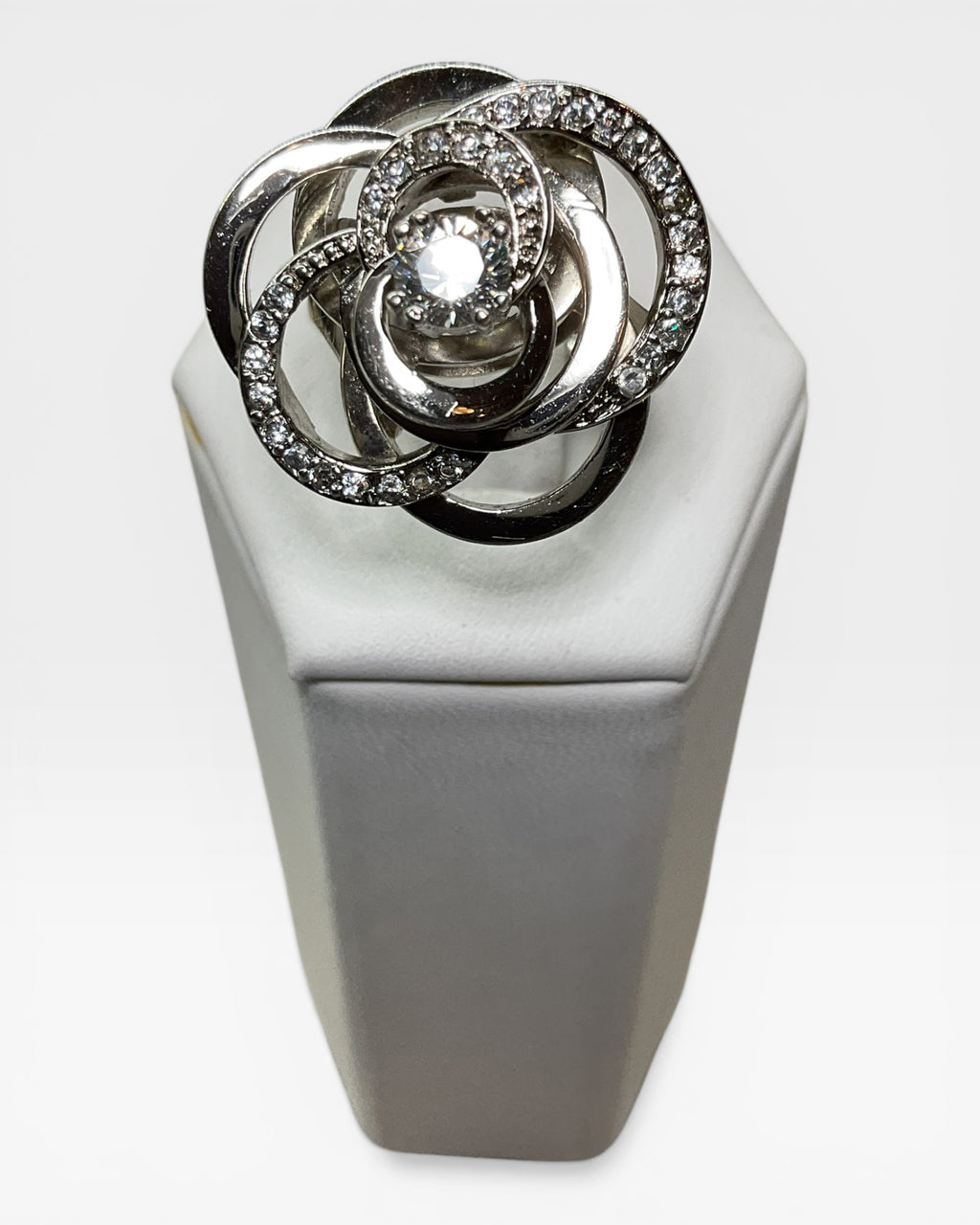 Halo Swirl Ring - Estate Sale (Great Condition)