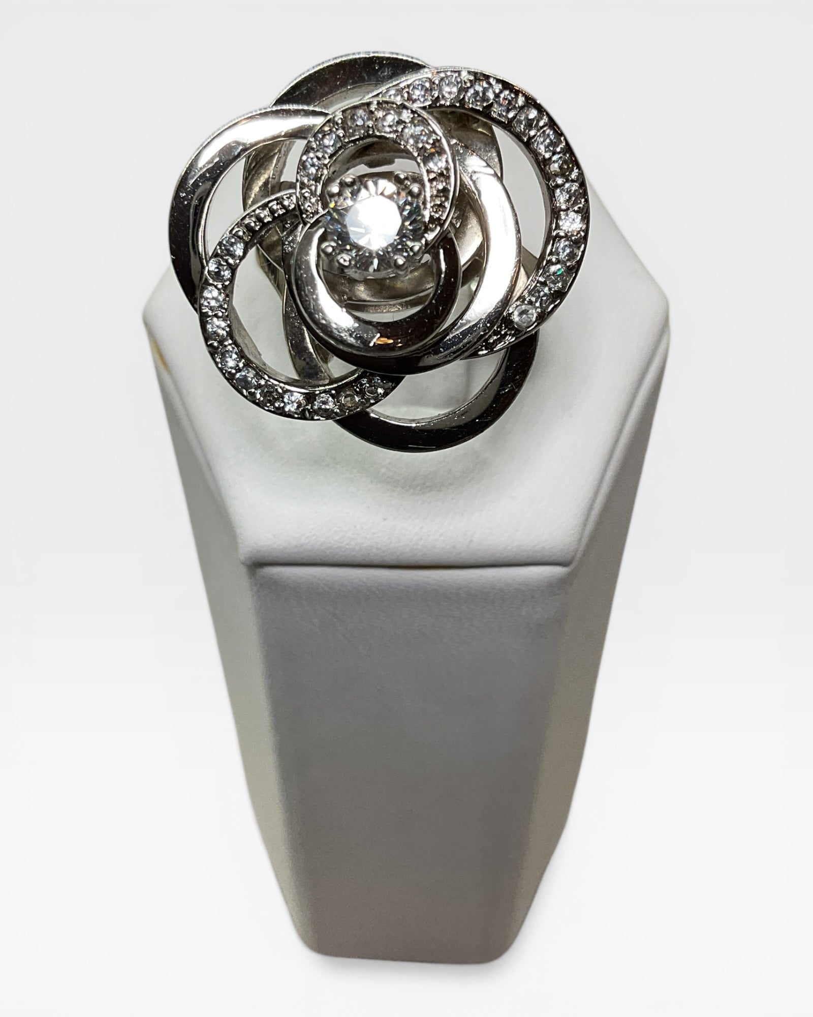Halo Swirl Ring - Estate Sale (Great Condition)