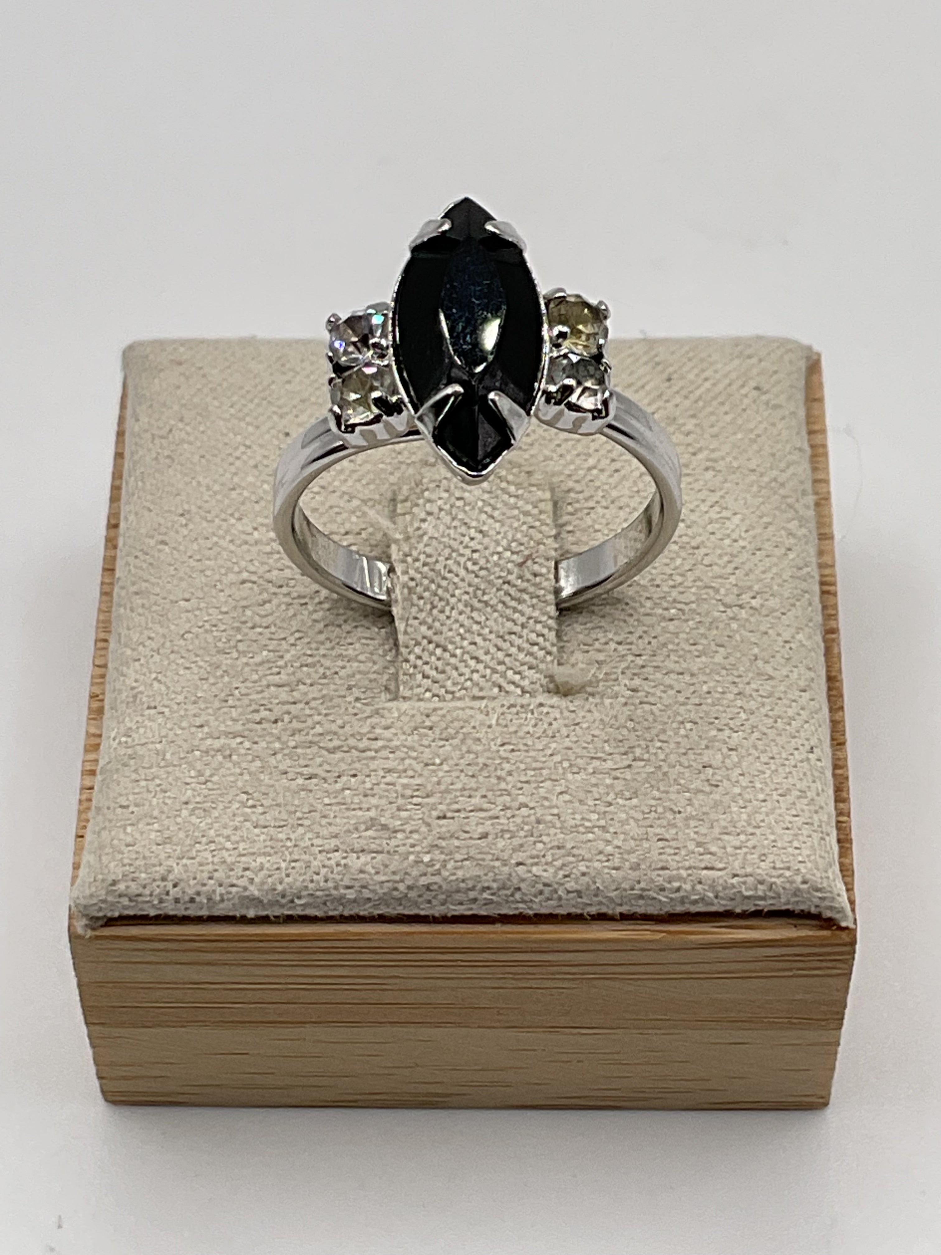 Vintage Sarah Coventry Black Glass Onyx  Silver Tone Adjustable Ring - Estate Sale (Great Condition)