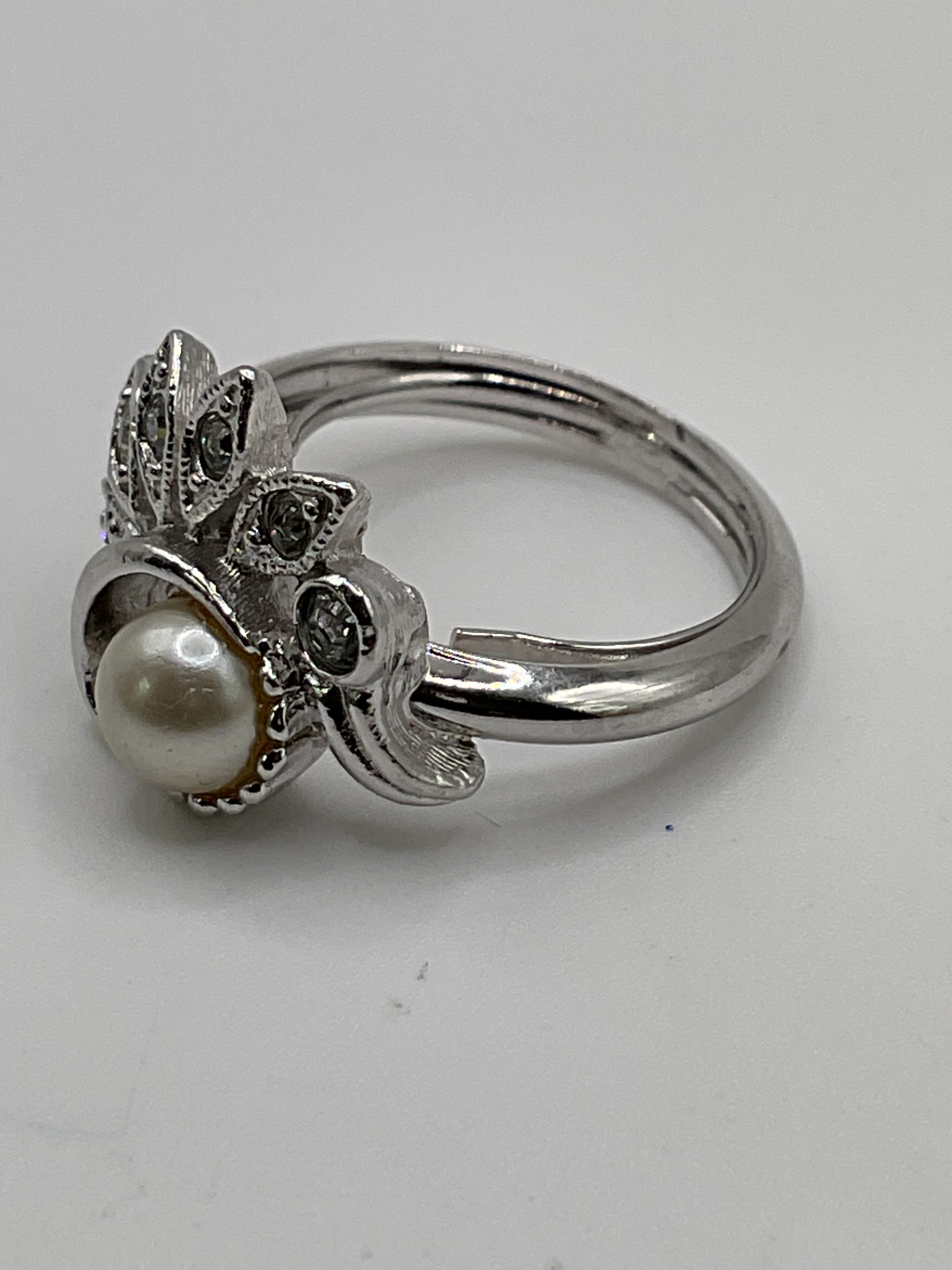 Vintage Avon Art Deco Regency Faux Pearl Flower Scroll Silver-tone Ring  - Estate Sale (Great Condition)