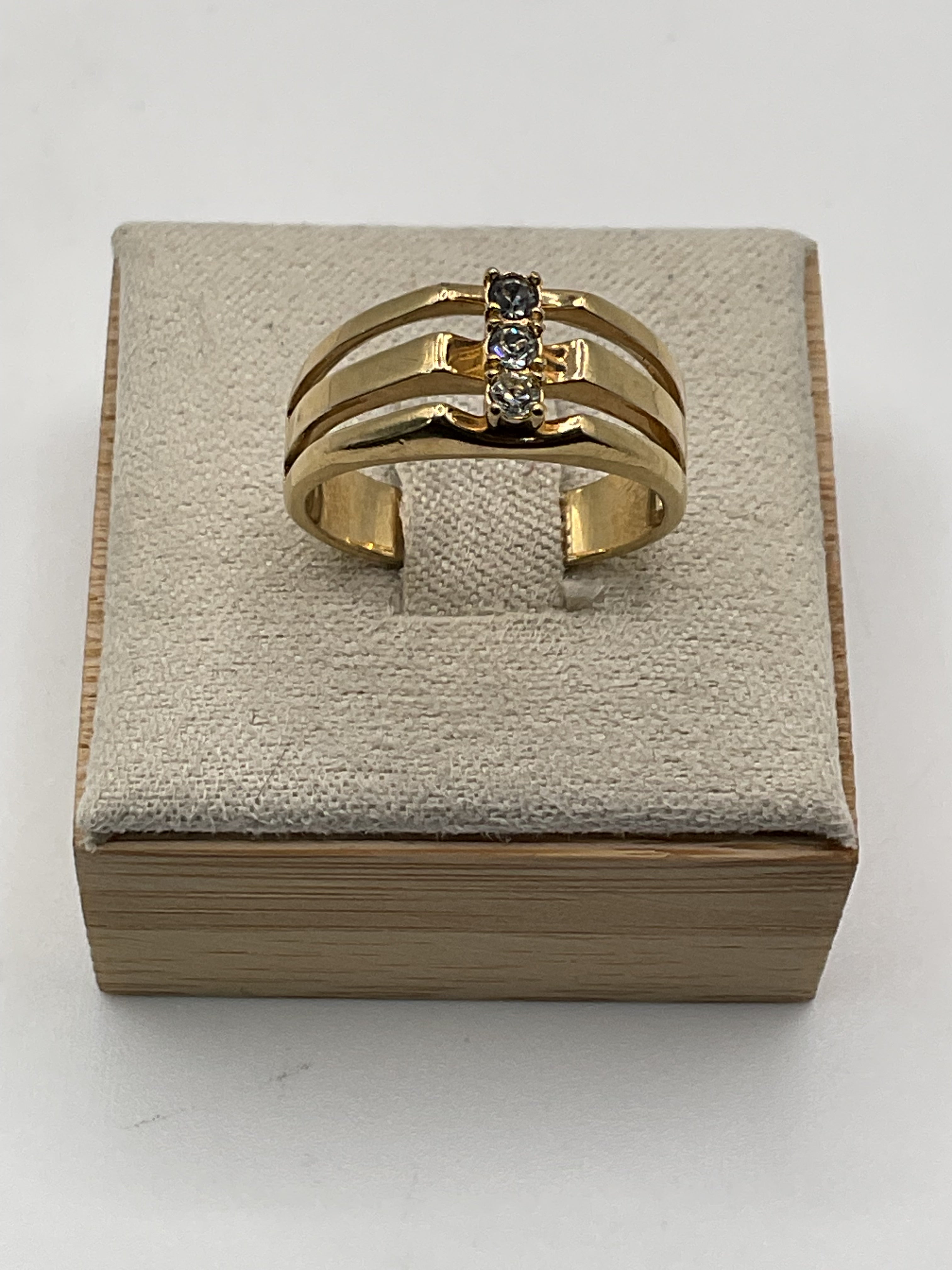 Avon Vintage Gold Tone Ring 3 Stone Cluster Ring - Estate Sale (Great Condition)