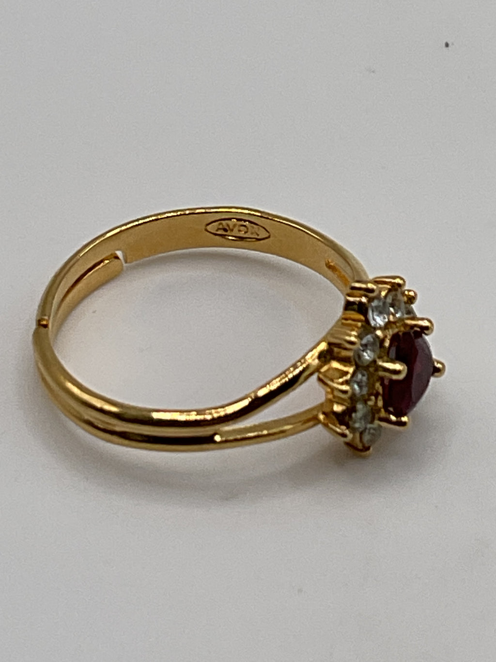 Avon Heart Ring | Red Stone Gold Tone Vintage Style Ring - Estate Sale (Great Condition)