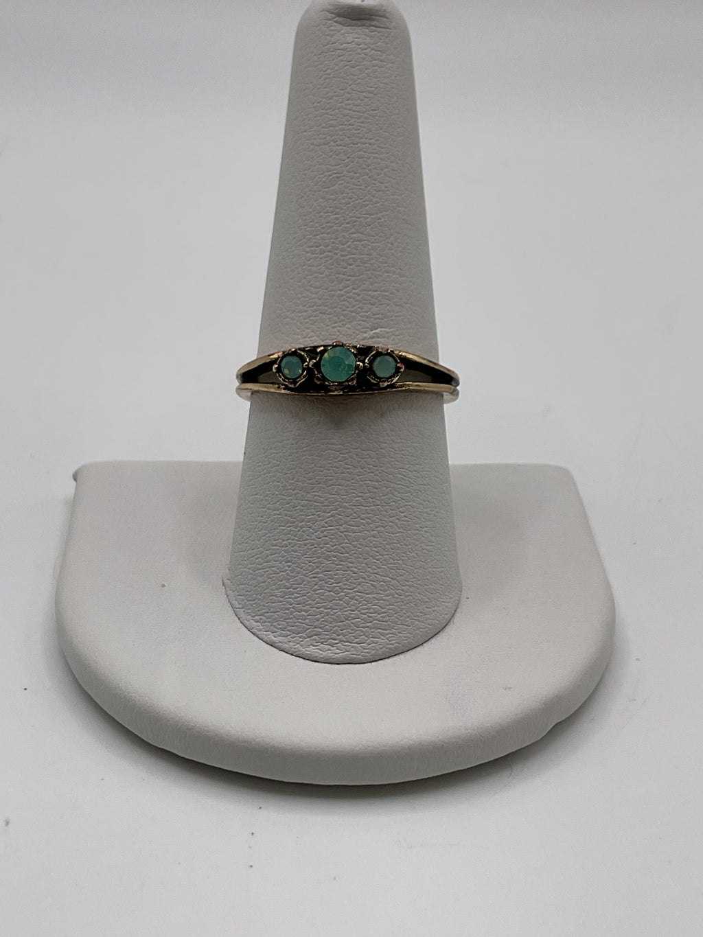 Vintage Style Green Stone Ring | Gold Tone Antique Inspired Band - Estate Sale (Great Condition)