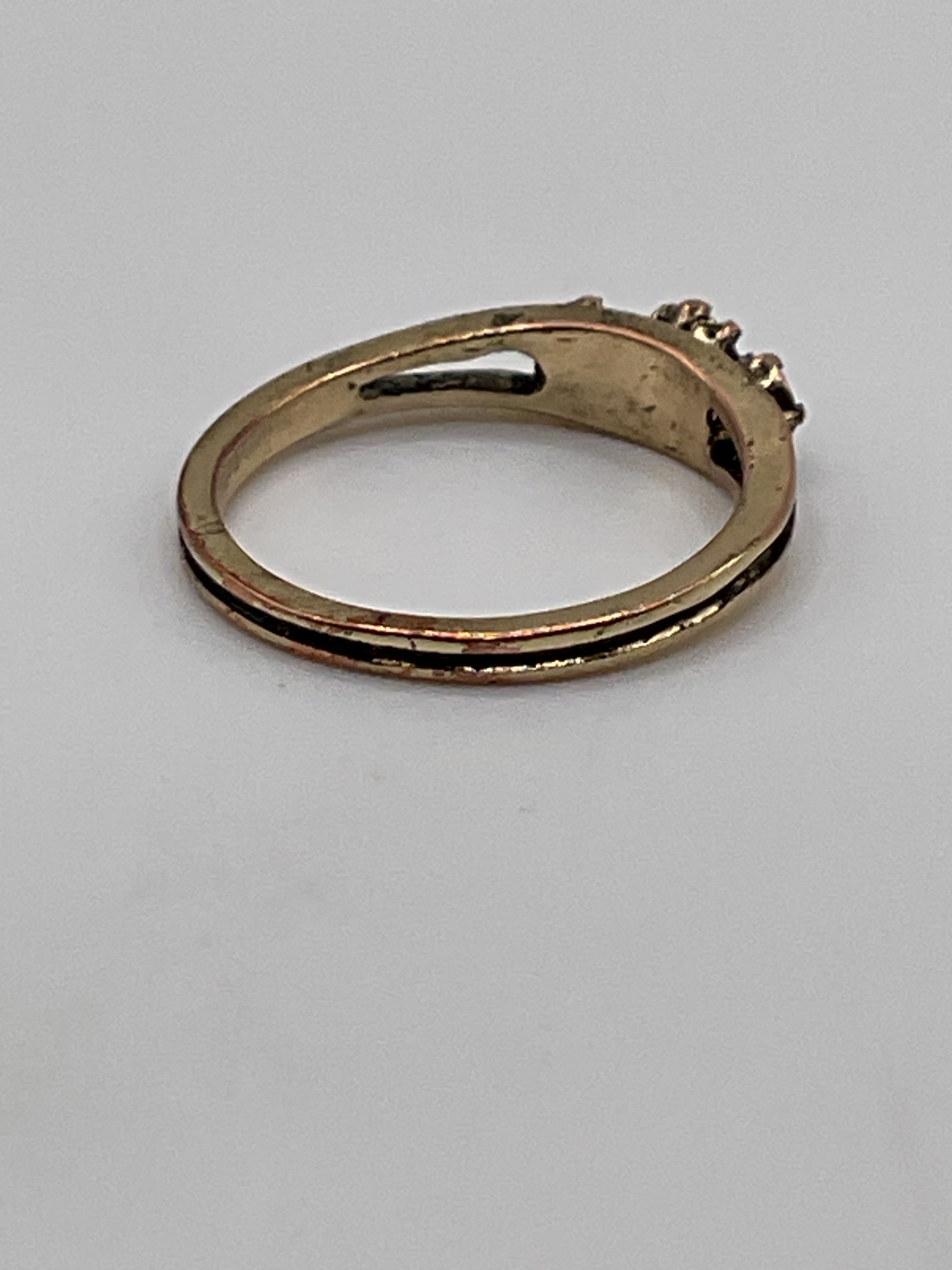 Vintage Style Green Stone Ring | Gold Tone Antique Inspired Band - Estate Sale (Great Condition)
