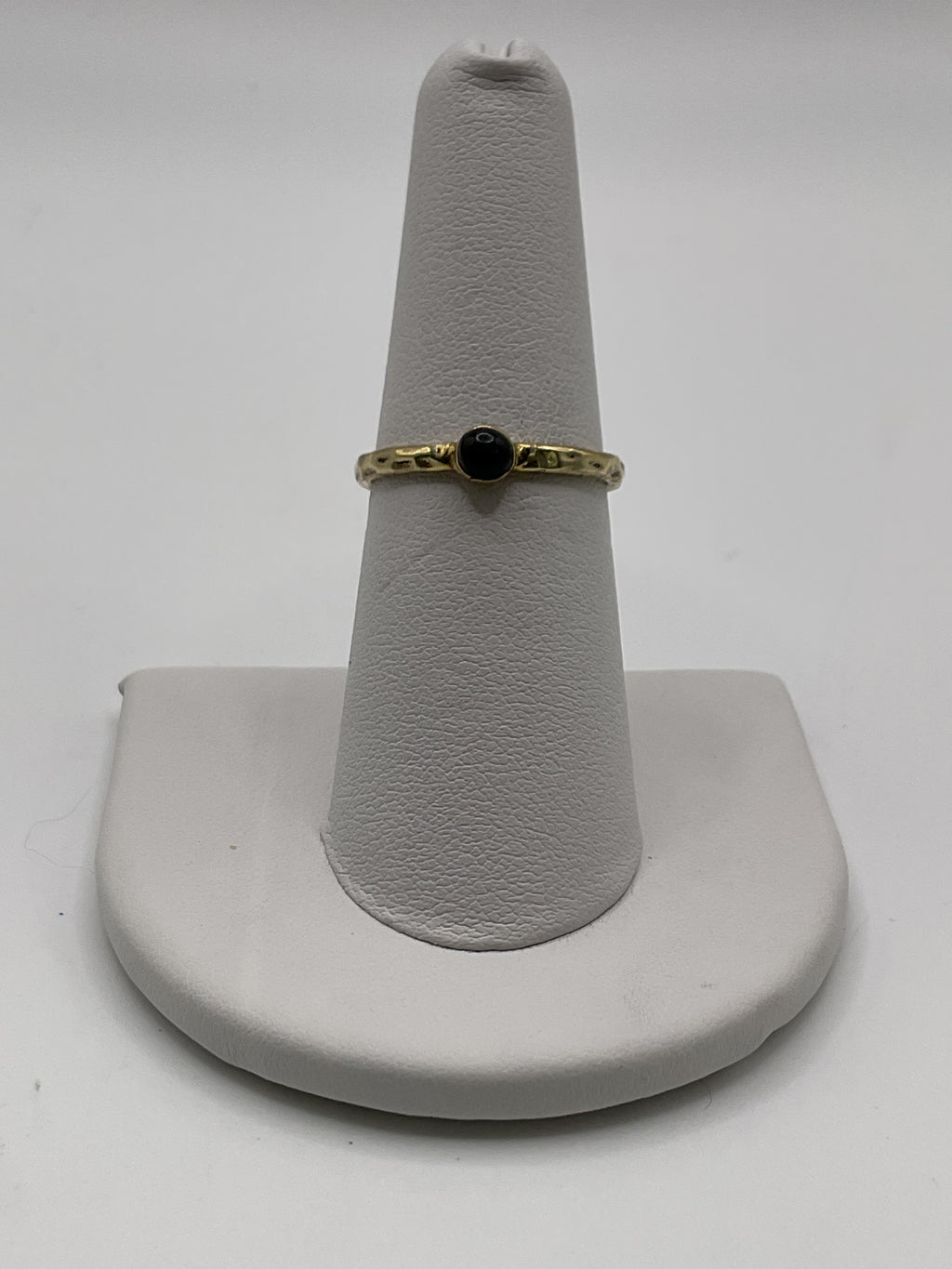 Minimalist Black Stone Ring | Gold Tone Hammered Band Ring - Estate Sale (Great Condition)