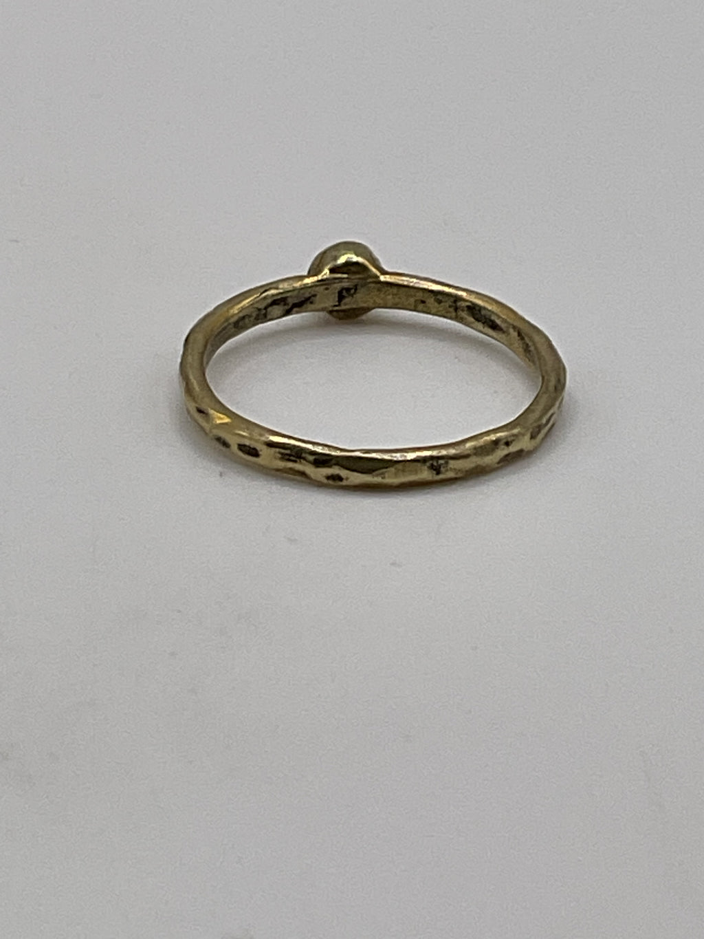 Minimalist Black Stone Ring | Gold Tone Hammered Band Ring - Estate Sale (Great Condition)