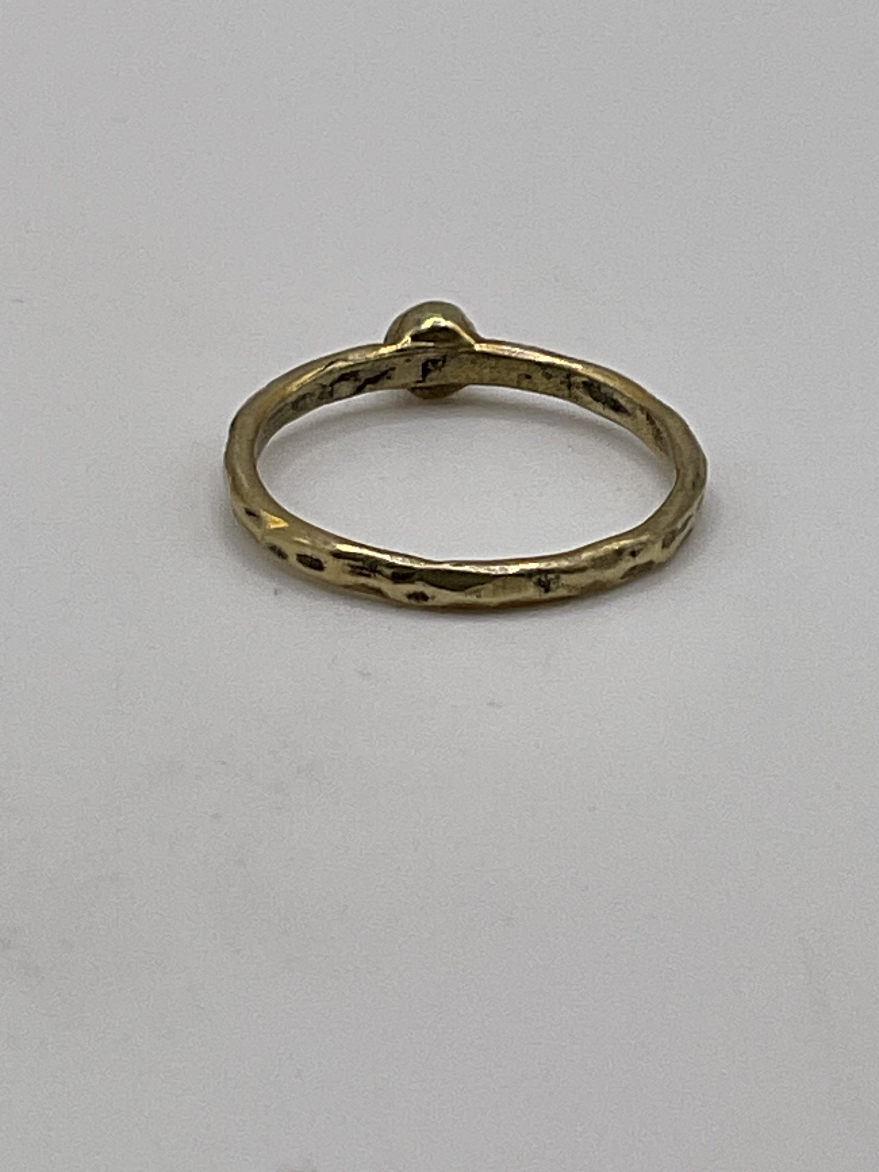 Minimalist Black Stone Ring | Gold Tone Hammered Band Ring - Estate Sale (Great Condition)