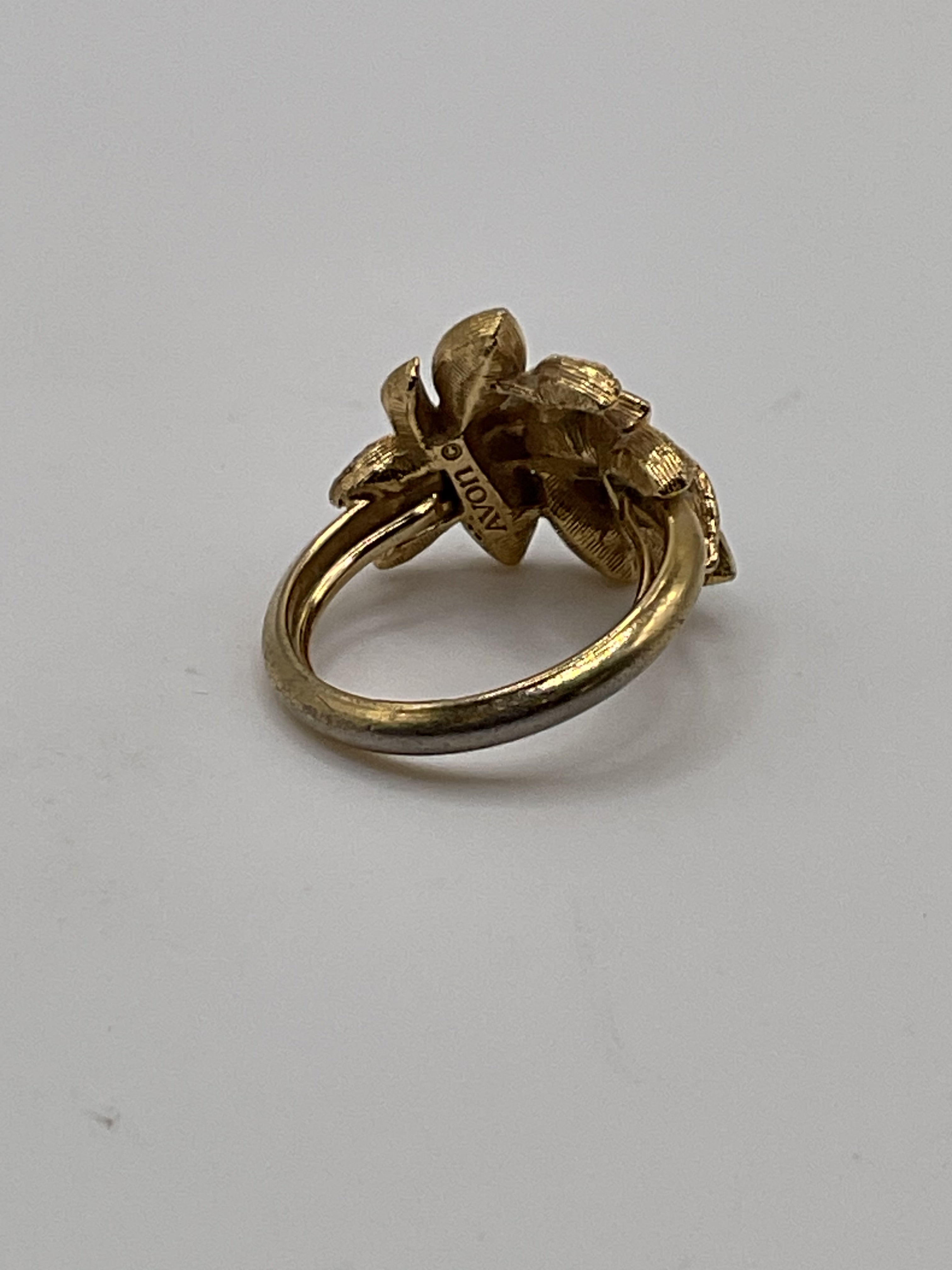 Vintage Avon Green Navette Leaf Statement Ring Gold Tone - Estate Sale (Great Condition)