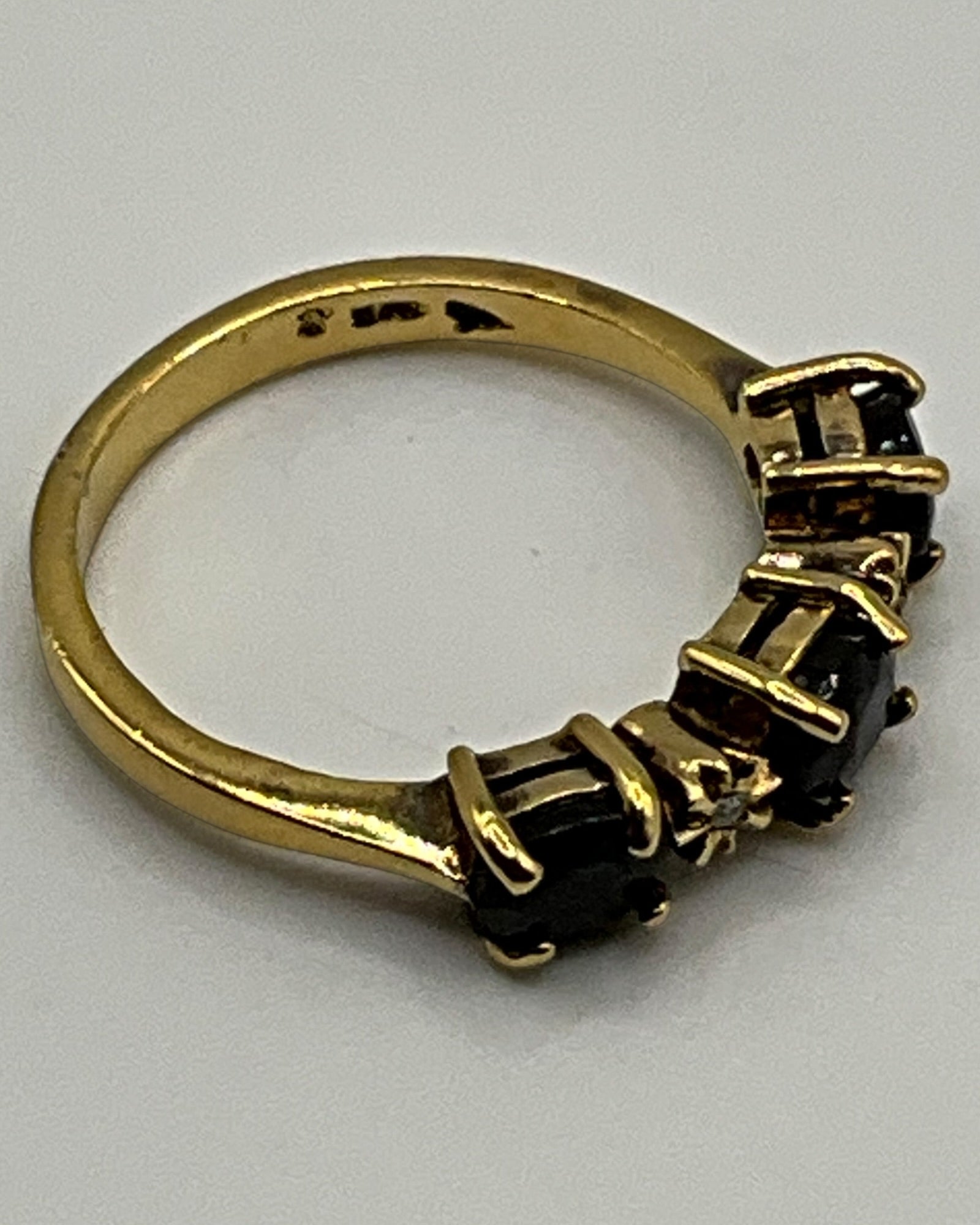 Diamond and Blue Sapphire Gemstone Ring  - Estate Sale (Great Condition)