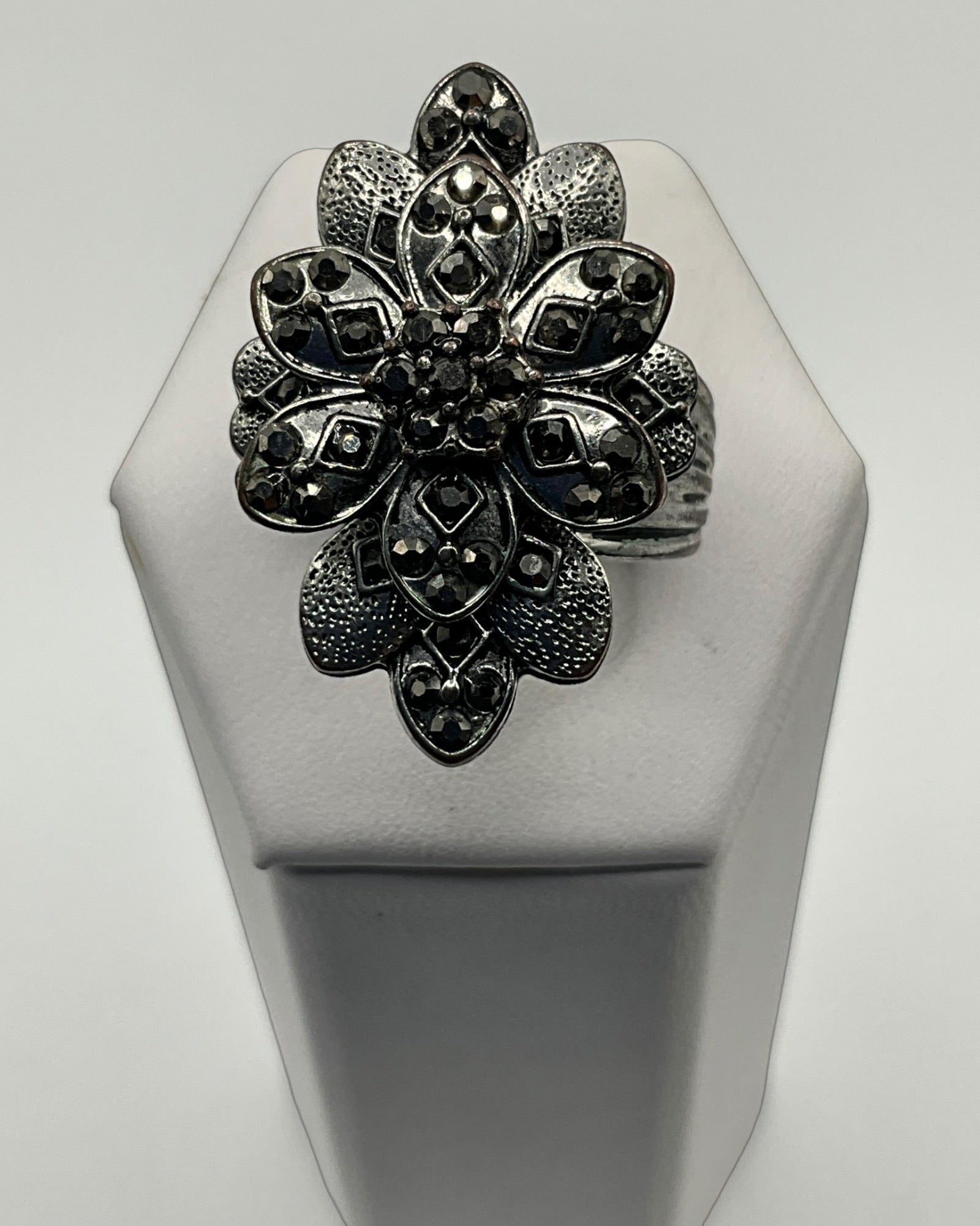 Vintage Gothic Marcasite Floral Ring - Estate Sale (Great Condition)