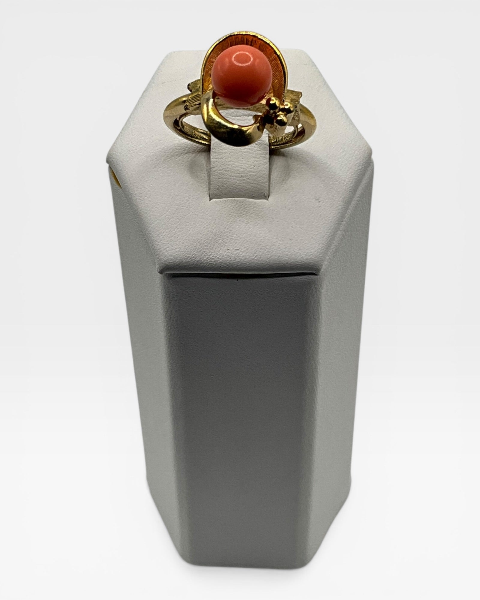 Avon  Spend Drift Faux Coral Ring - Estate Sale (Great Condition)