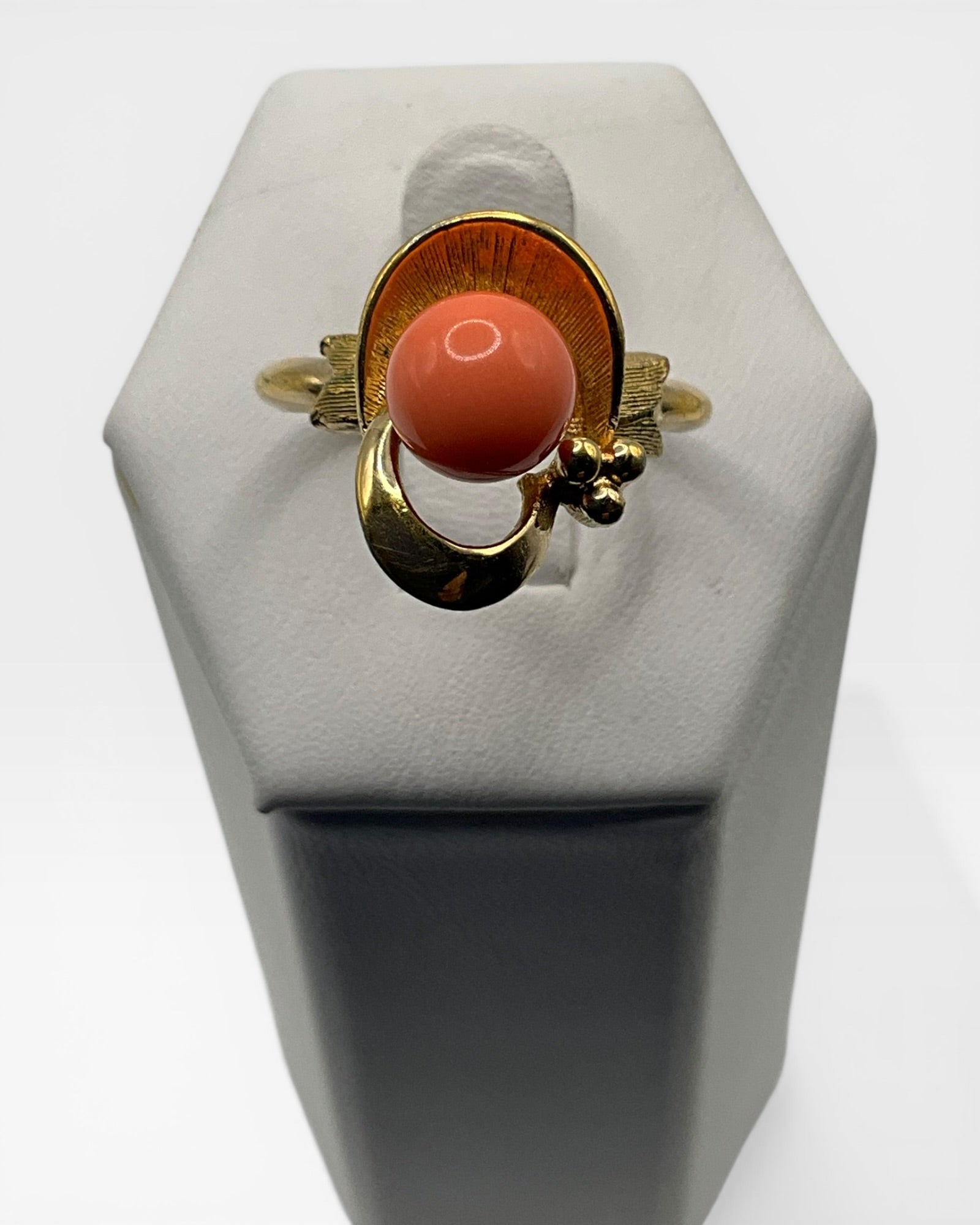 Avon  Spend Drift Faux Coral Ring - Estate Sale (Great Condition)