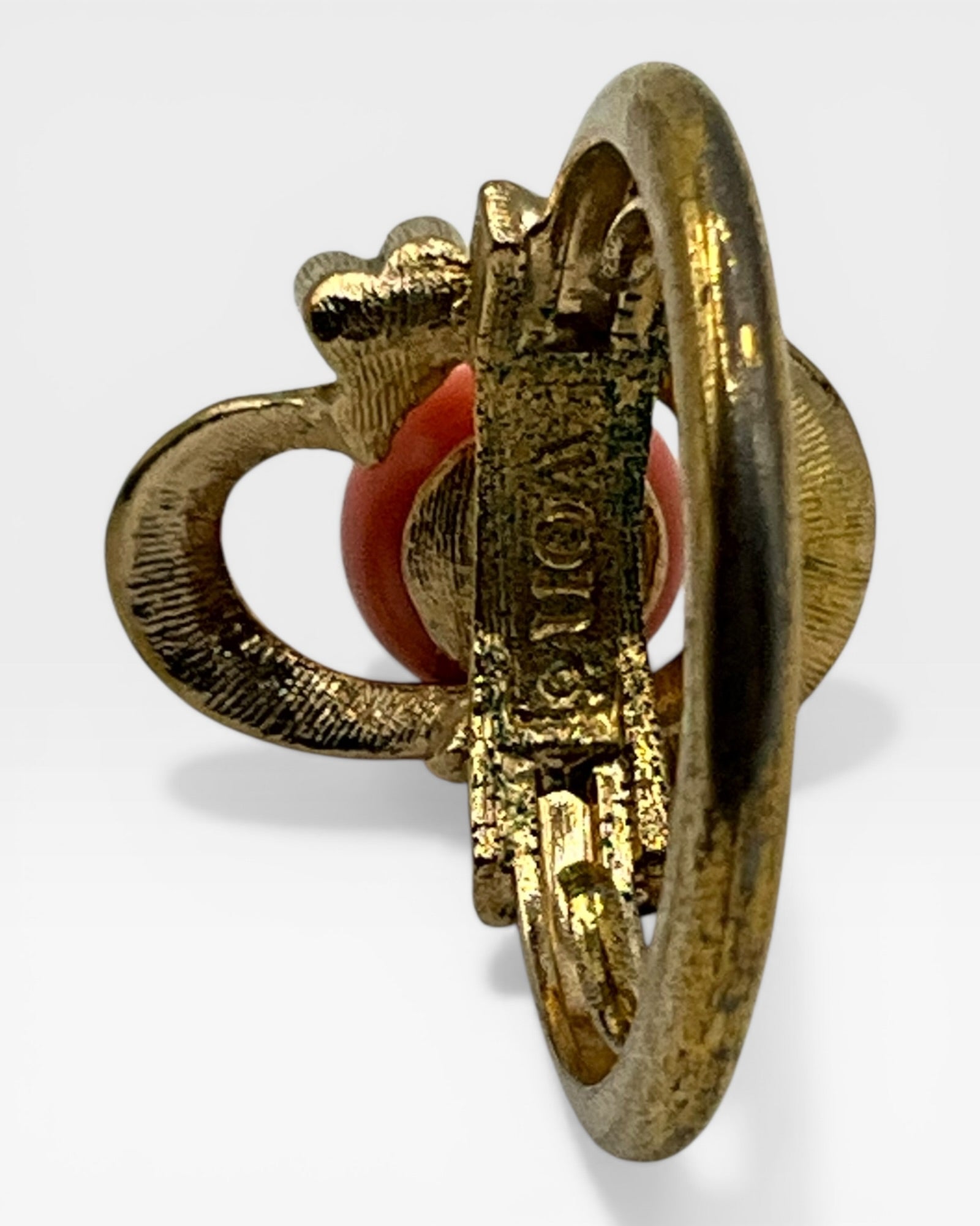 Avon  Spend Drift Faux Coral Ring - Estate Sale (Great Condition)