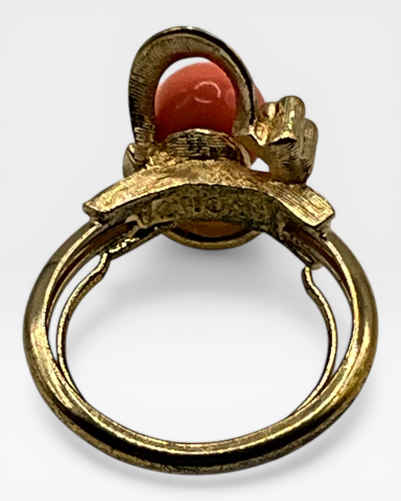 Avon  Spend Drift Faux Coral Ring - Estate Sale (Great Condition)