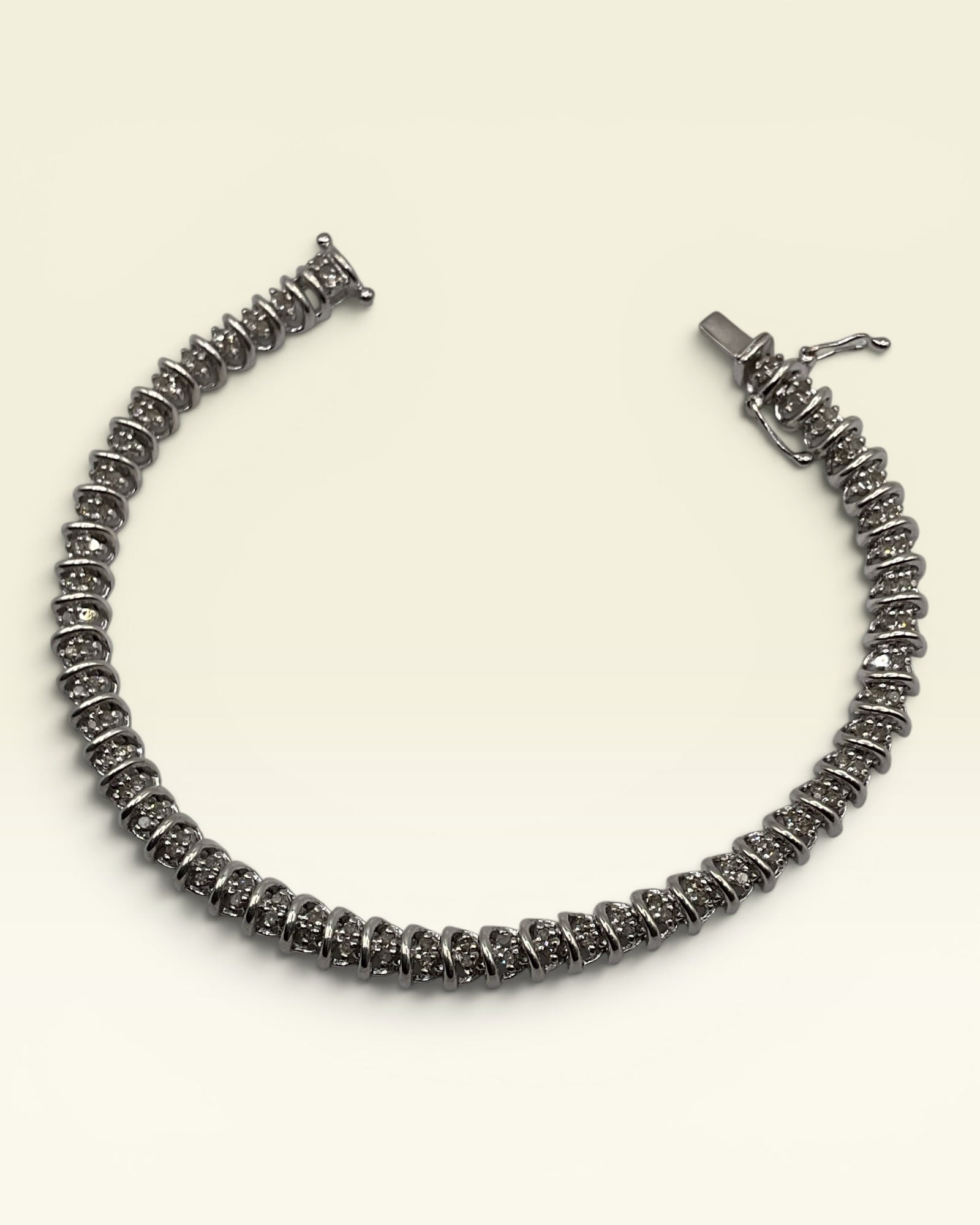 925 Sterling Silver 0.25 Carat Diamond Infinity Link Bracelet - Estate Sale (Great Condition)
