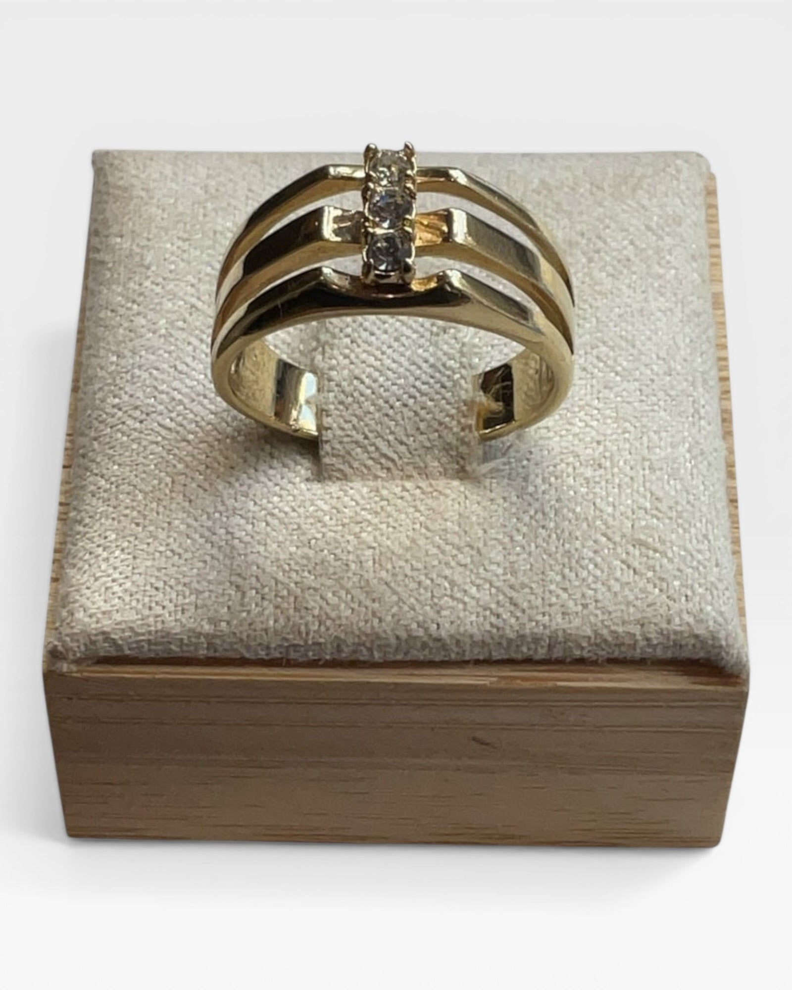 Avon Cubic Zirconia Ring - Estate Sale (Great Condition)