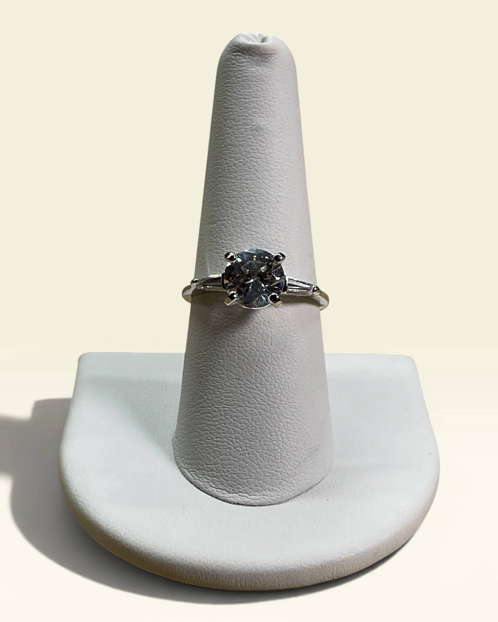925 Sterling Silver Solitaire Ring | Round Brilliant CZ Engagement Style Ring - Estate Sale (Great Condition)