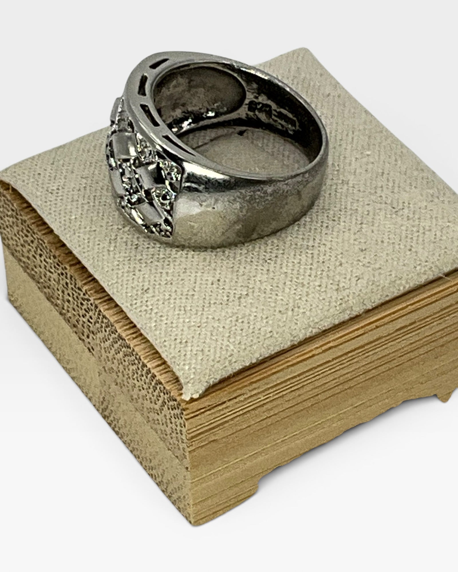 Sterling Silver with Diamonds Gemstone Ring - Estate Sale (Great Condition)