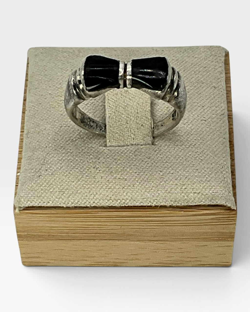Onyx and Silver Gemstone Ring - Estate Sale (Great Condition)
