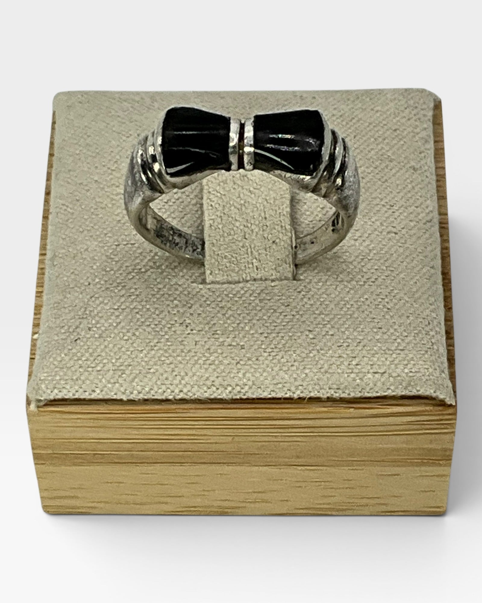 Onyx and Silver Gemstone Ring - Estate Sale (Great Condition)