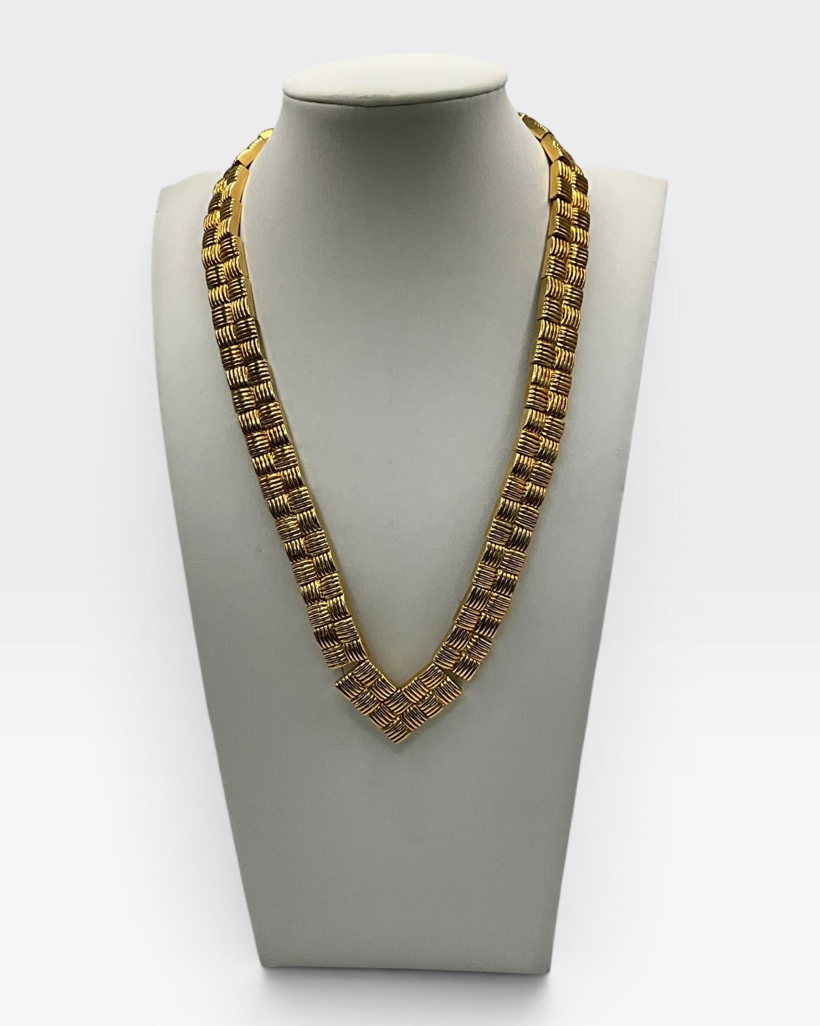 Vintage Avon Gold Tone V Shape Square Link Textured Statement Necklace