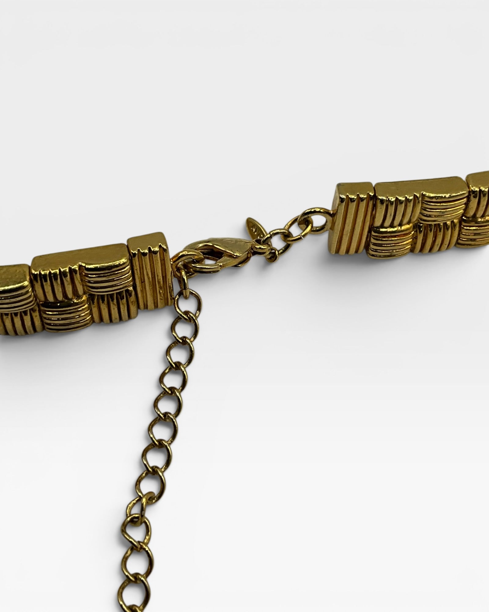 Vintage Avon Gold Tone V Shape Square Link Textured Statement Necklace