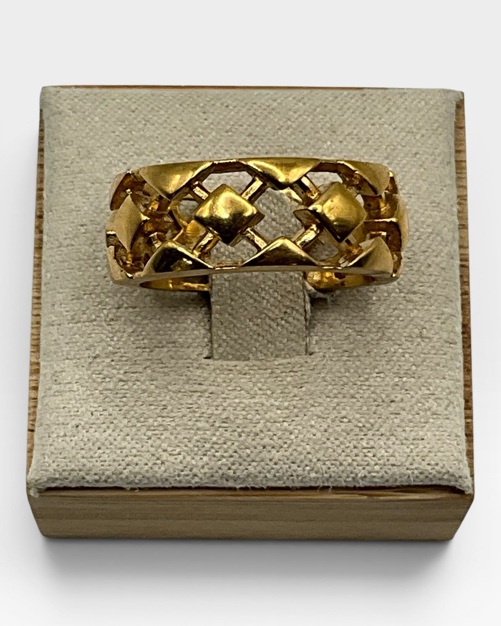 Vintage Avon 1981 Gilded Trellis Ring - Estate Sale (Great Condition)