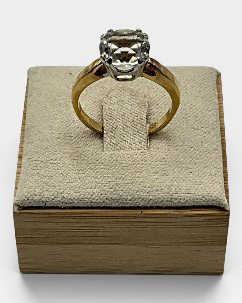Round Cubic Zirconia Ring - Estate Sale (Great Condition )