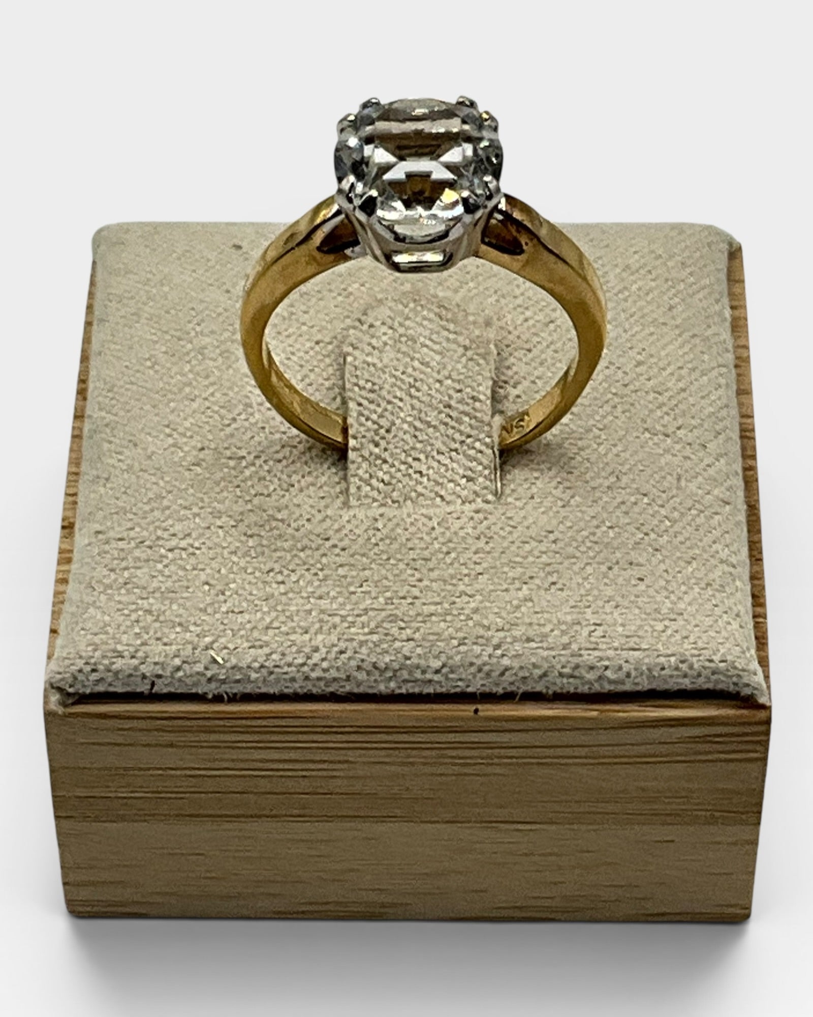Round Cubic Zirconia Ring - Estate Sale (Great Condition )