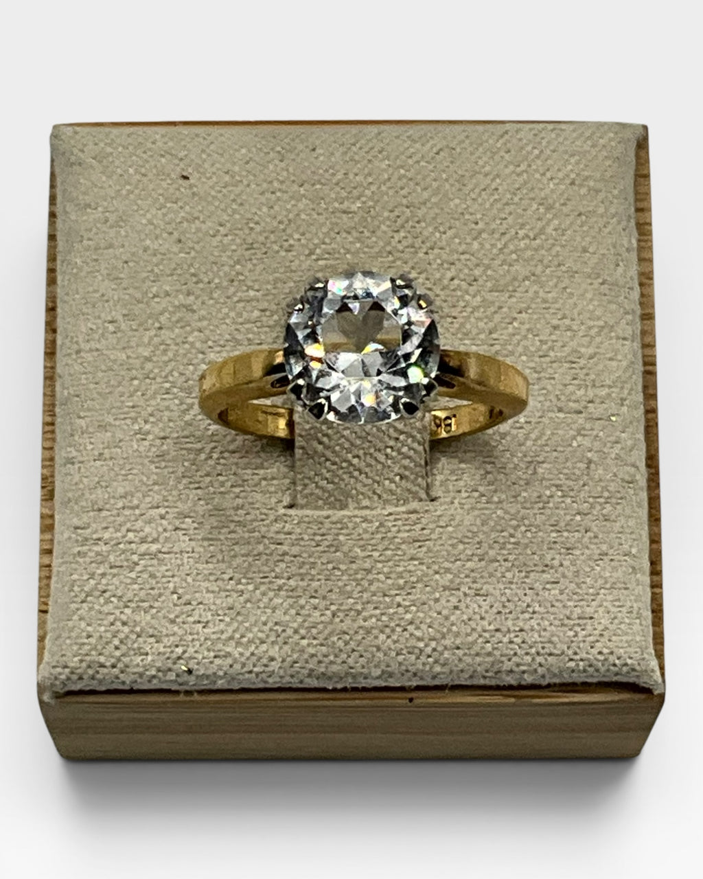 Round Cubic Zirconia Ring - Estate Sale (Great Condition )