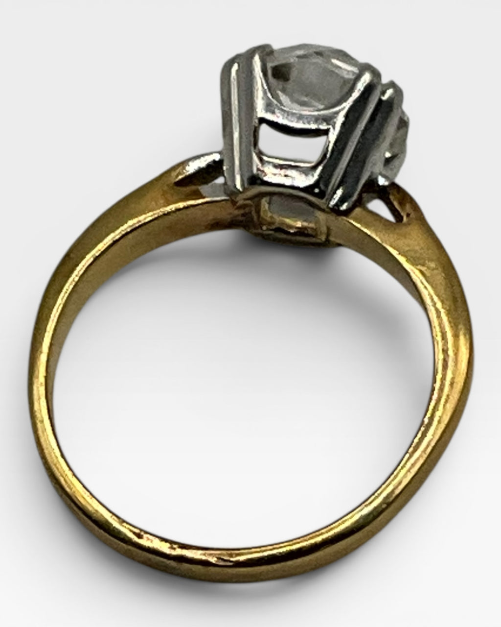Round Cubic Zirconia Ring - Estate Sale (Great Condition )
